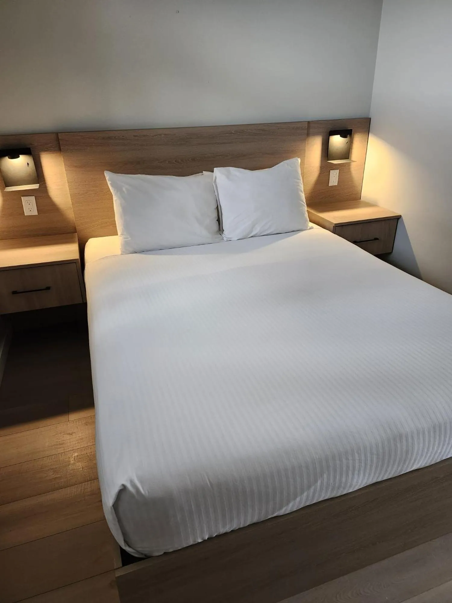 Bed in Paradise Motel