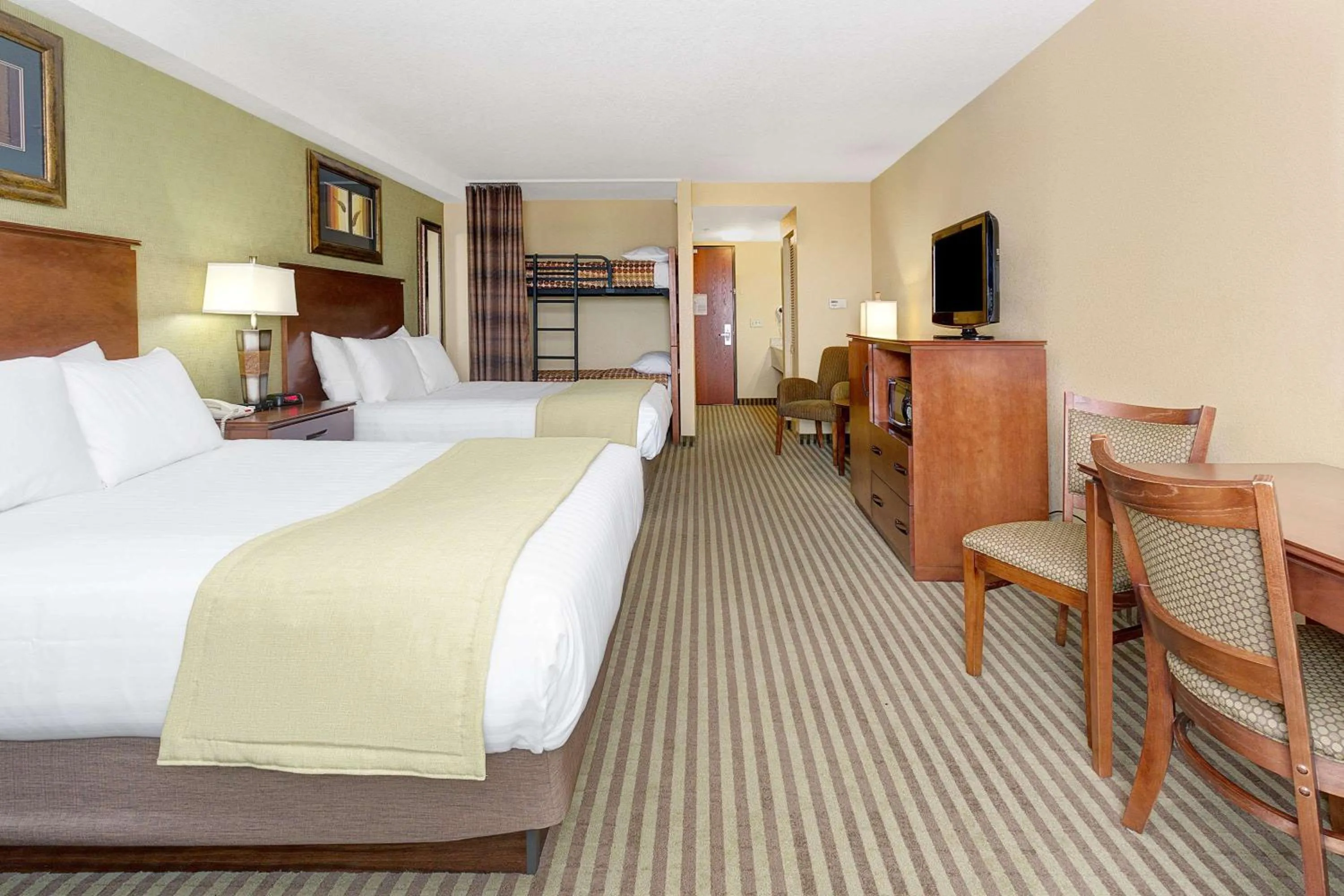 Photo of the whole room, Bed in Days Inn by Wyndham Cheyenne