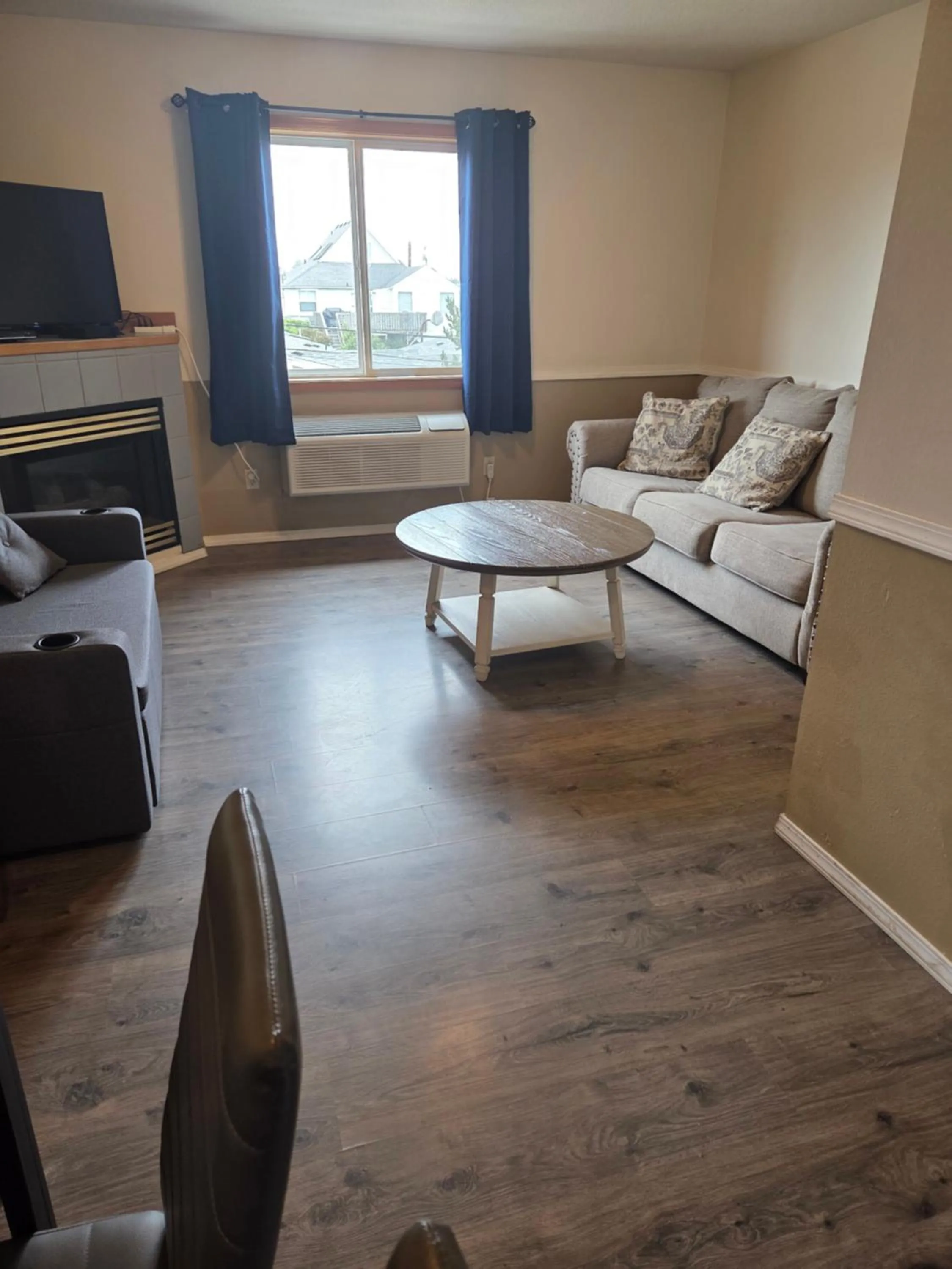 Living room in Hillcrest Inn