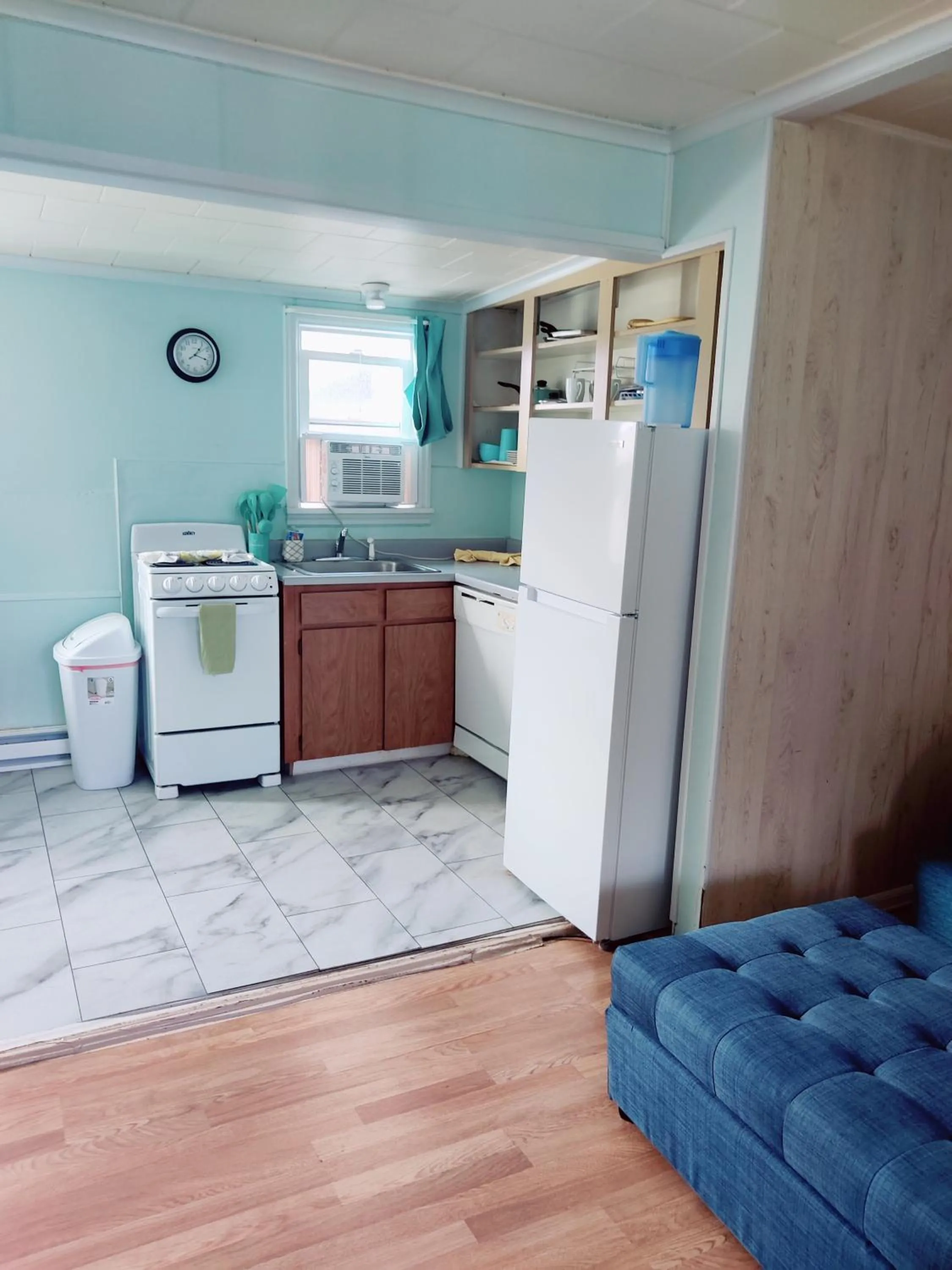 Kitchen or kitchenette in Hillcrest Inn