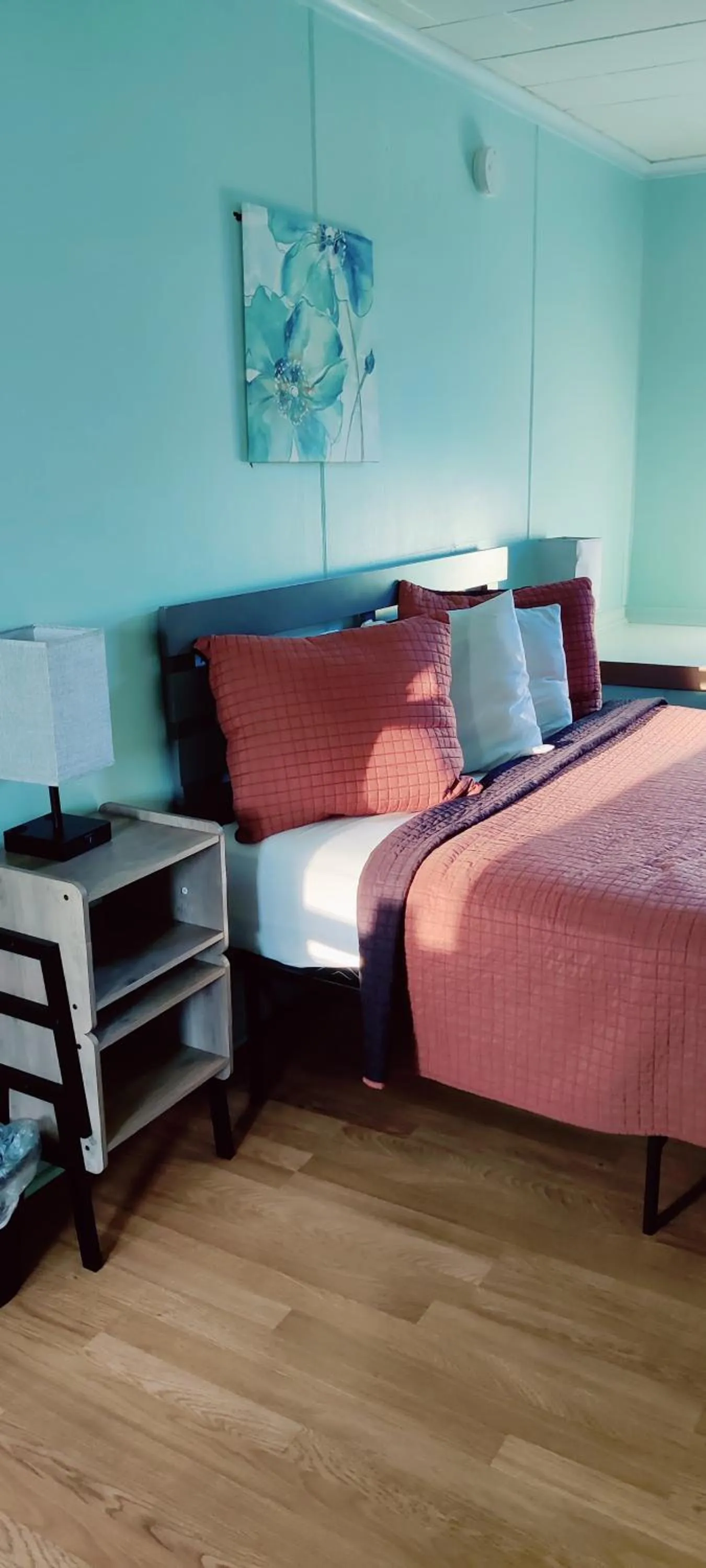 Bed in Hillcrest Inn