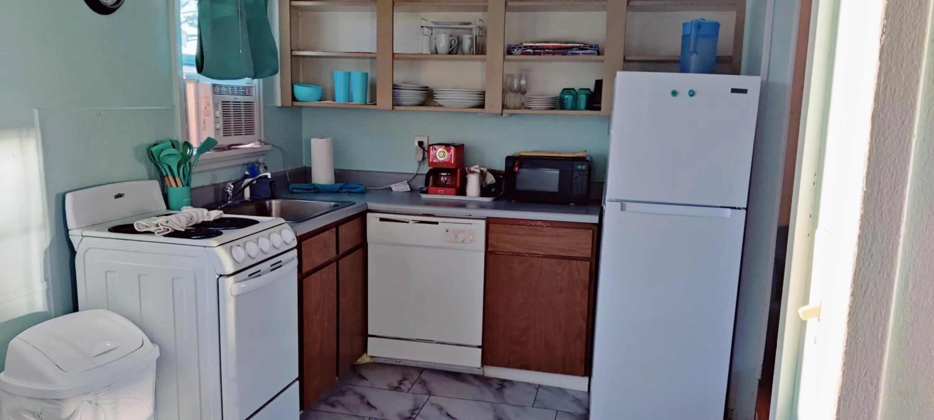 Coffee/tea facilities in Hillcrest Inn