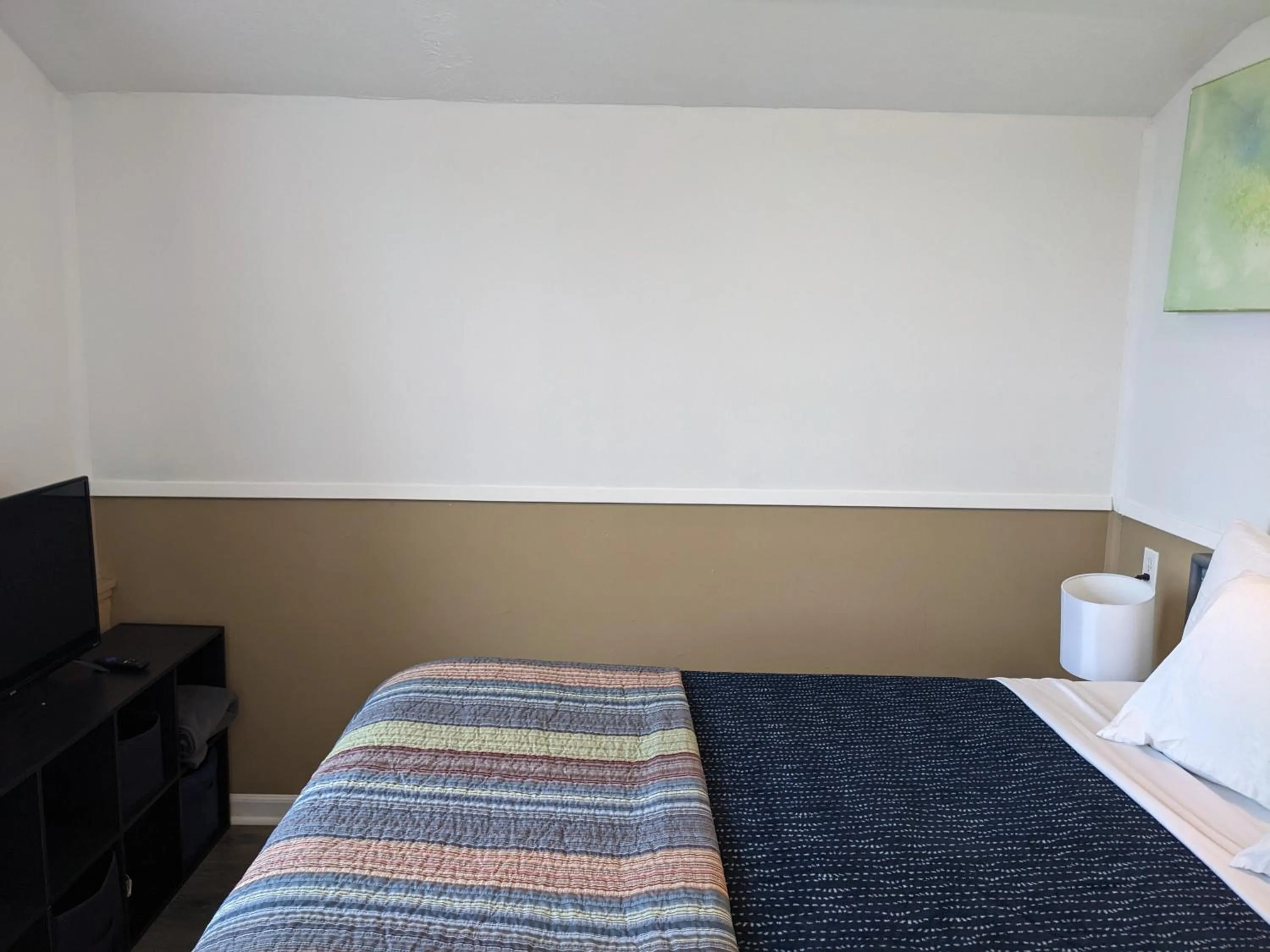 Bedroom, Bed in Hillcrest Inn