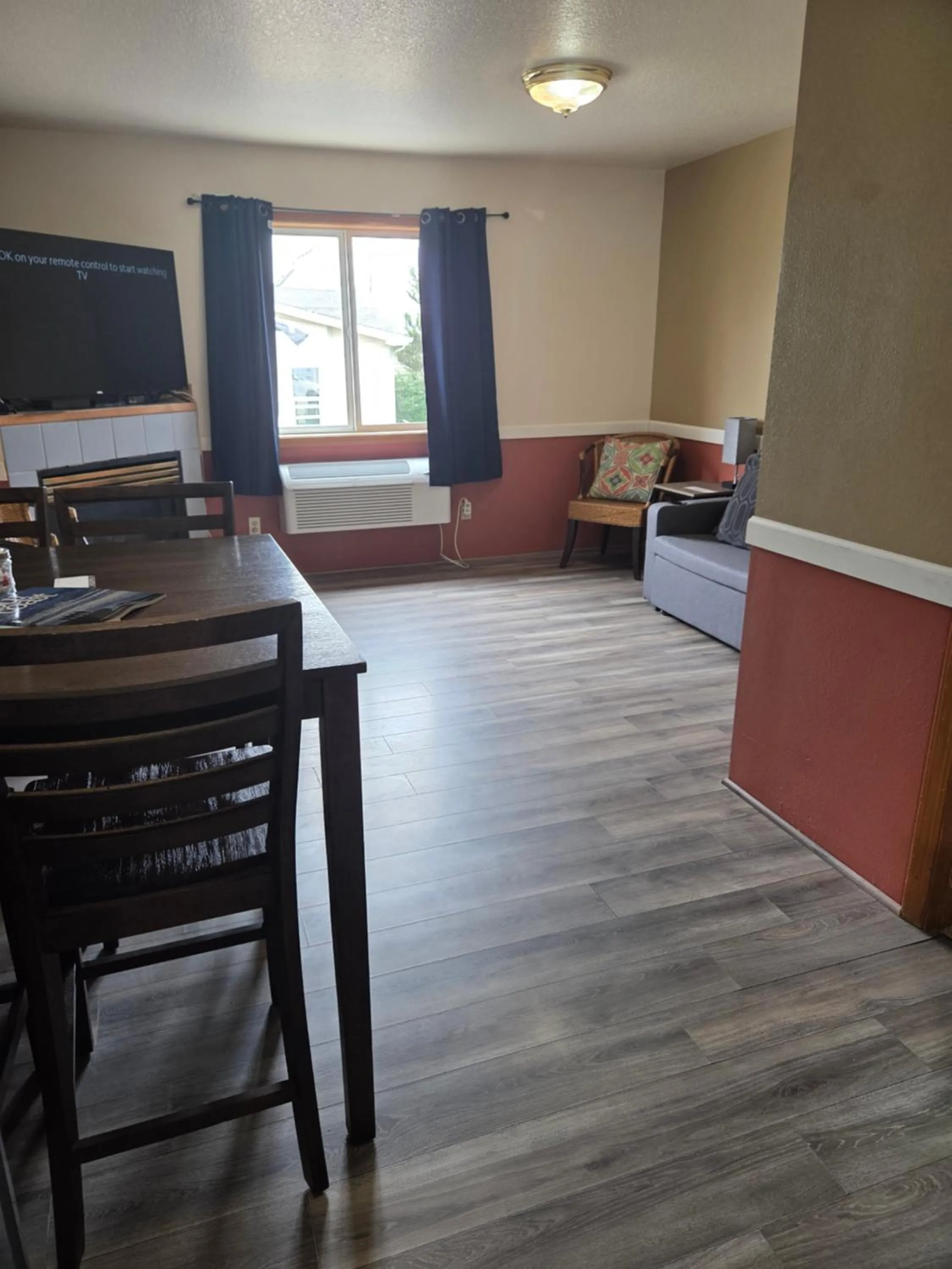 Living room in Hillcrest Inn