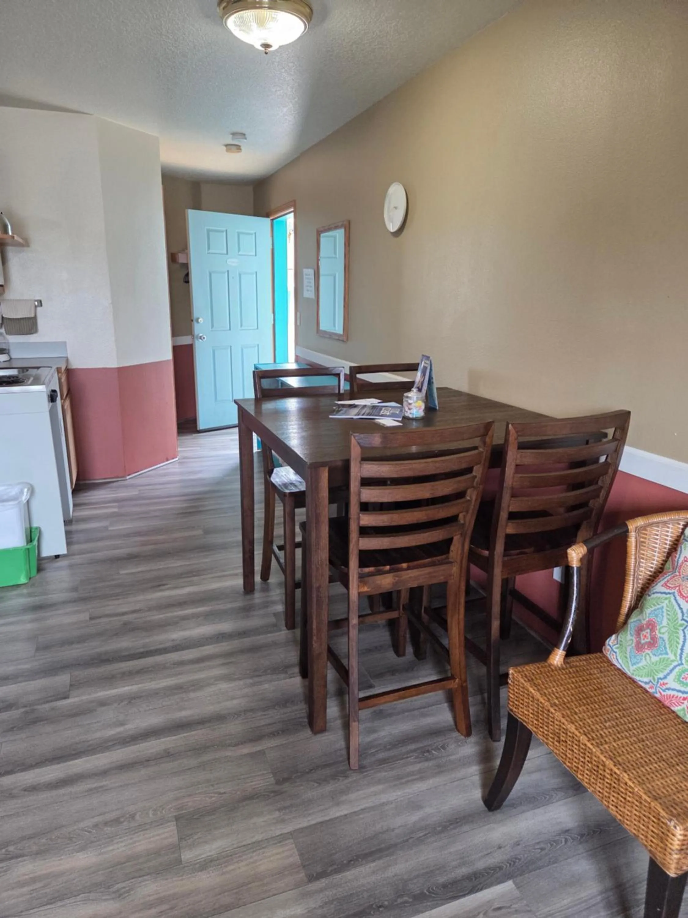 Dining area in Hillcrest Inn