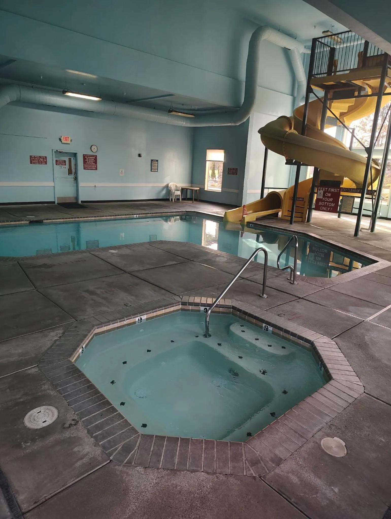 Hot Tub in Super 8 by Wyndham Central Pt Medford