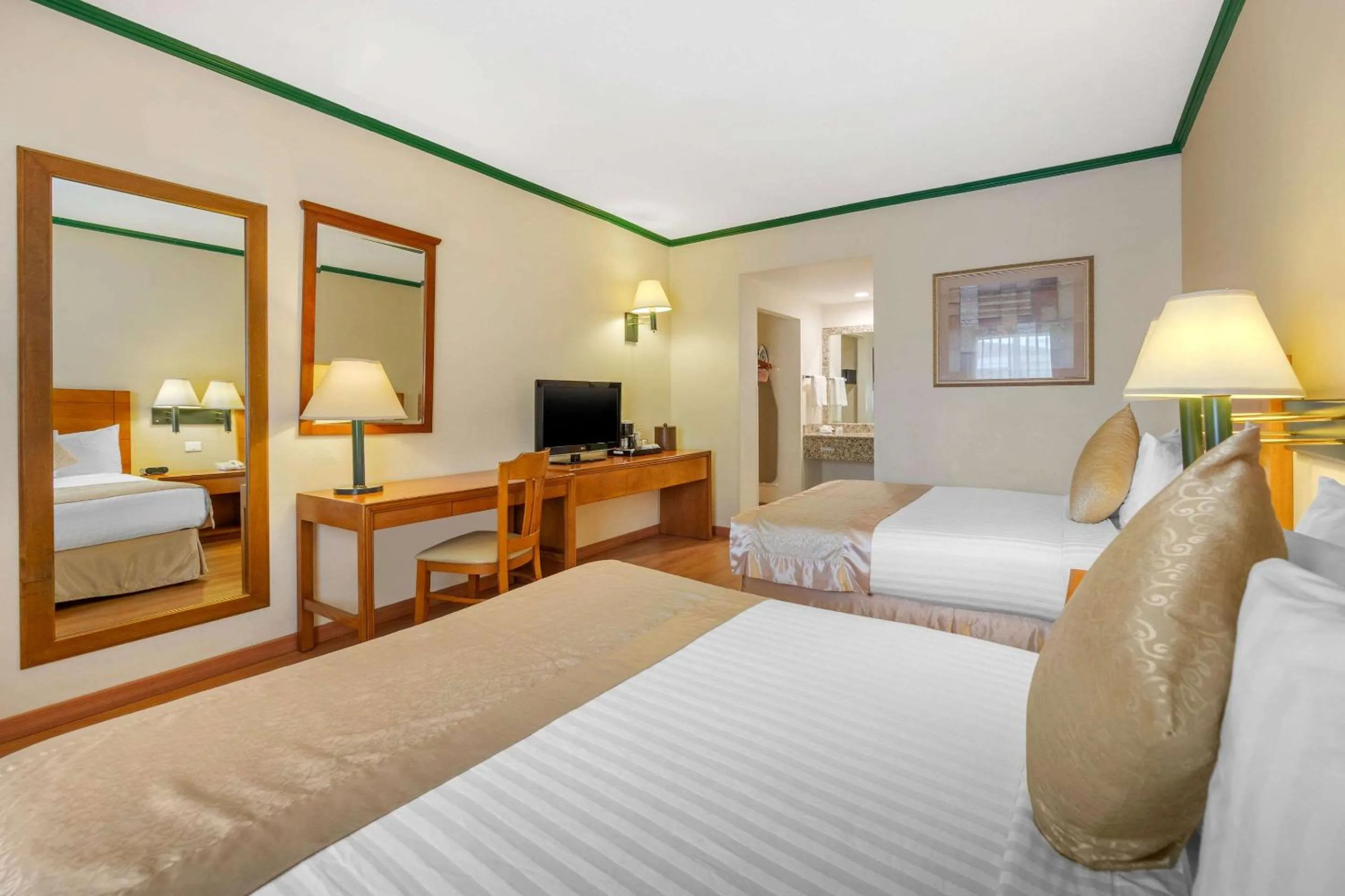 Photo of the whole room in Comfort Inn Monclova