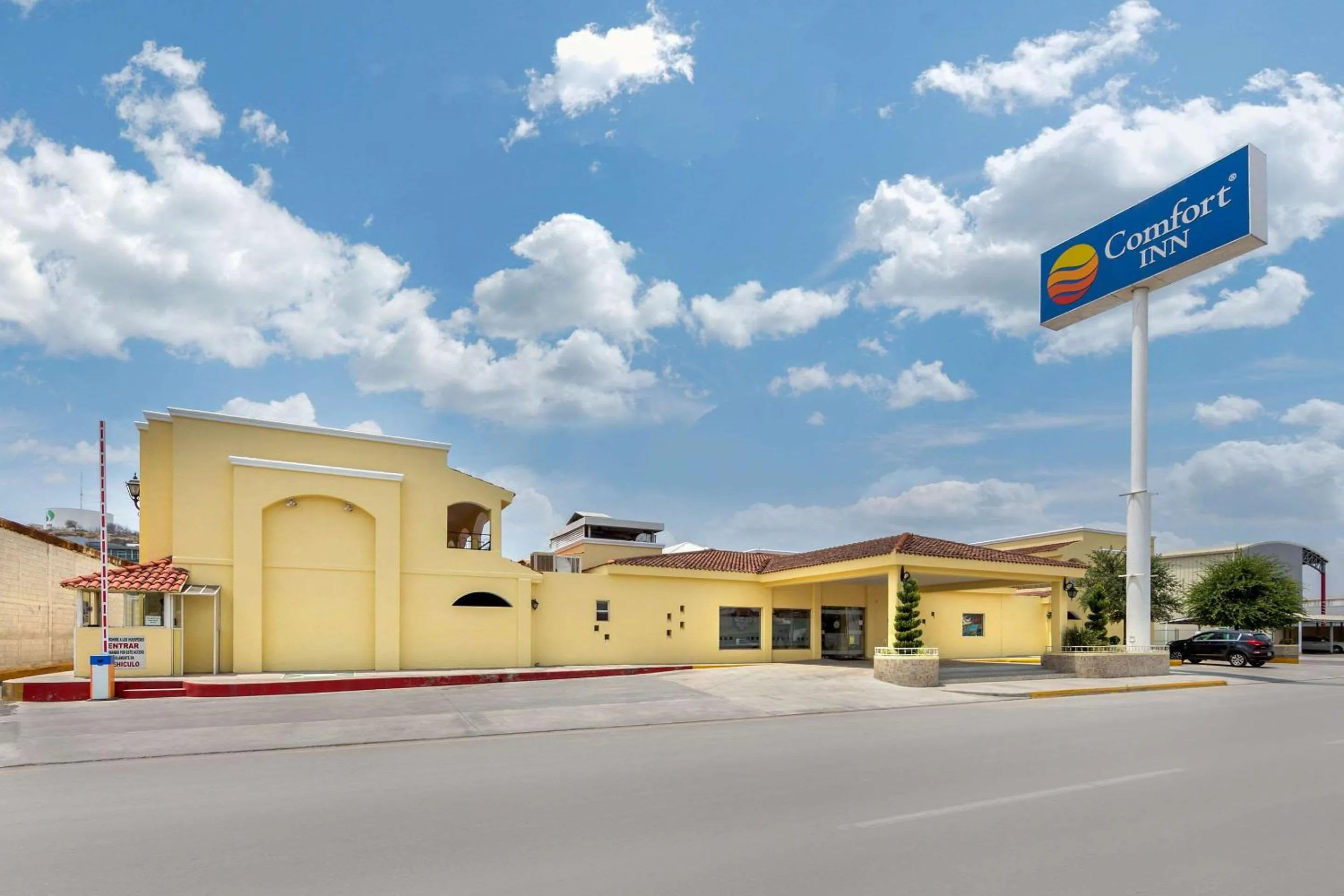 Property Building in Comfort Inn Monclova