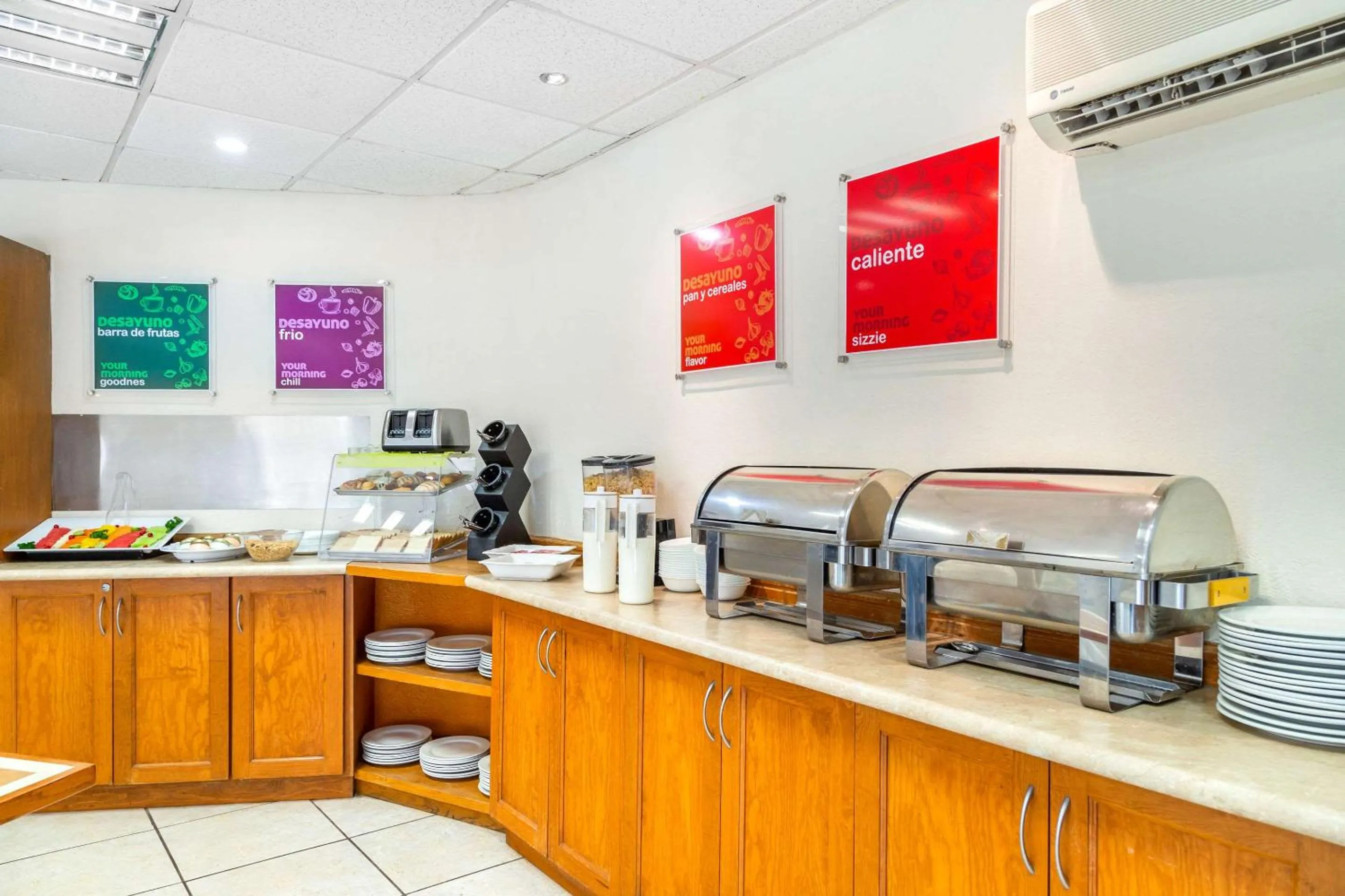 Restaurant/places to eat in Comfort Inn Monclova