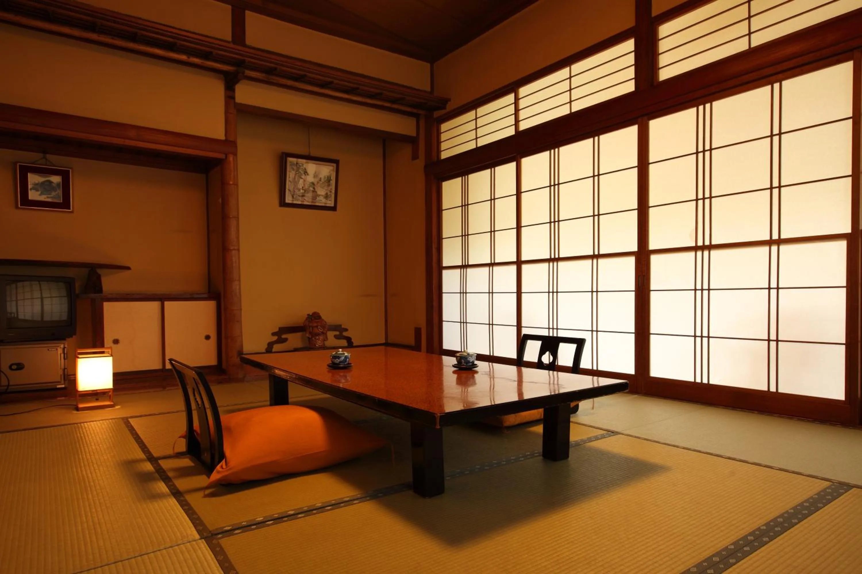 Living room in Hakone Onsen Ryokan Yaeikan