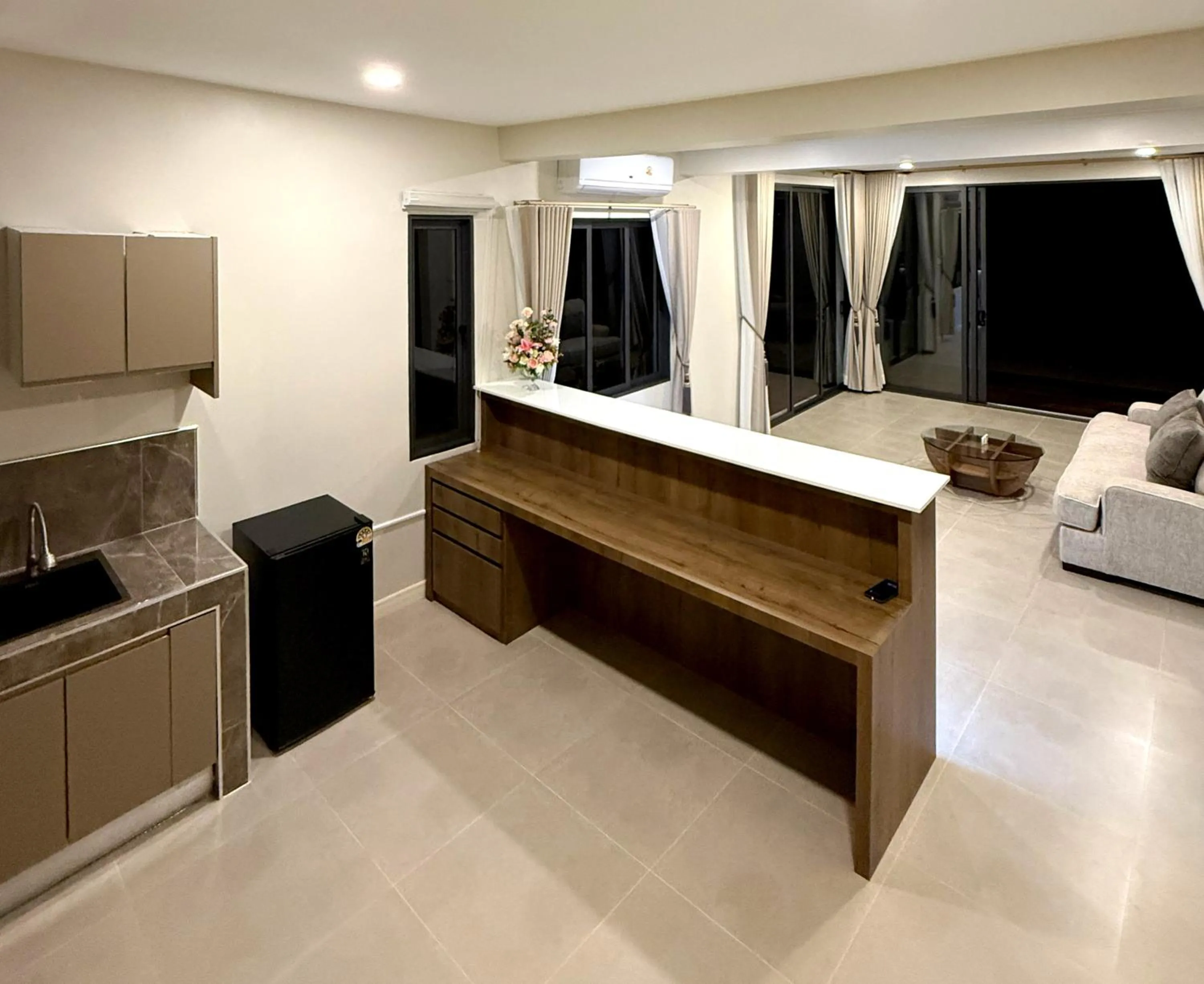 Kitchen or kitchenette, Bed in Sabaii Bay Resort