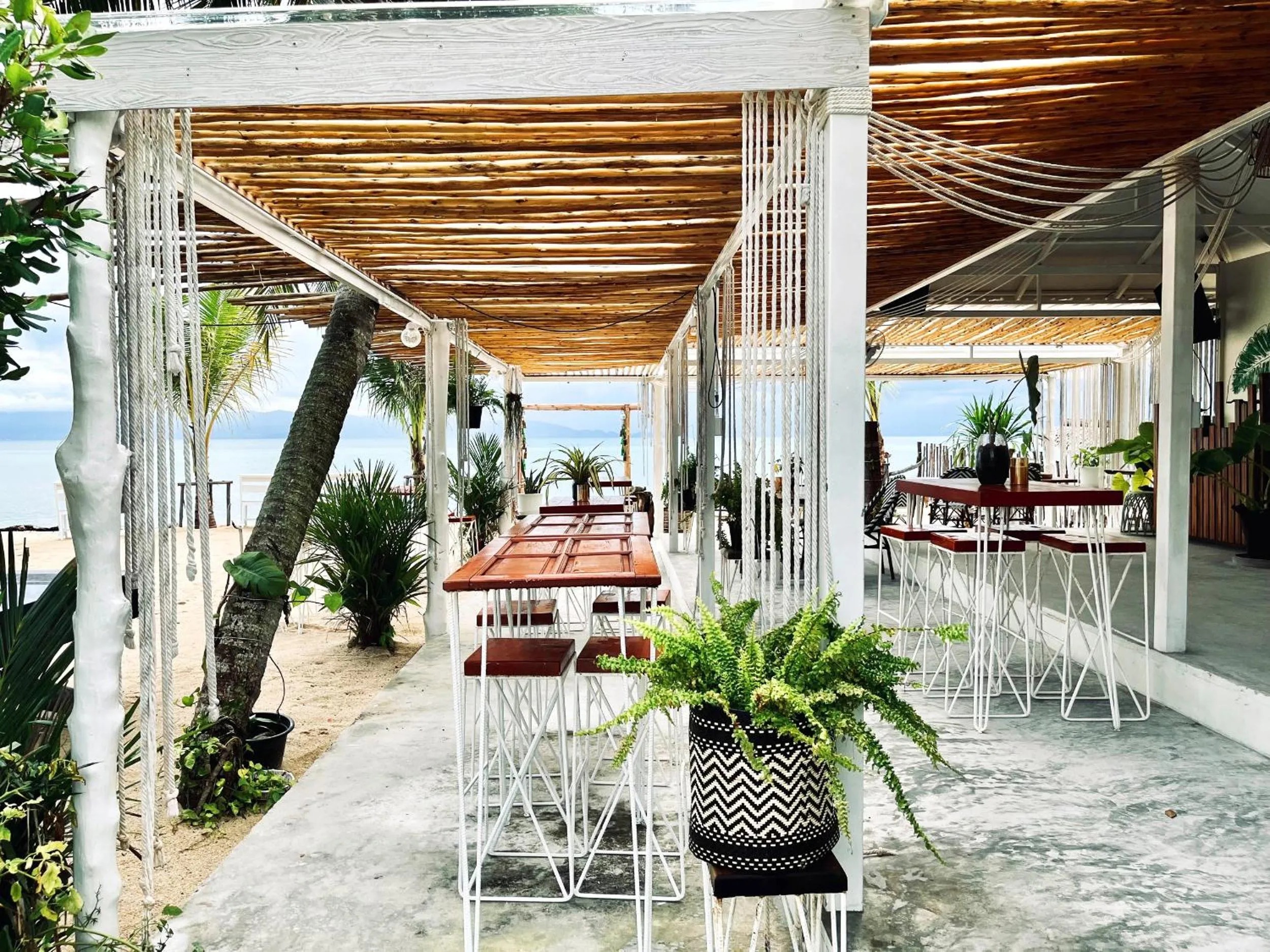 Lounge or bar in Sabaii Bay Resort