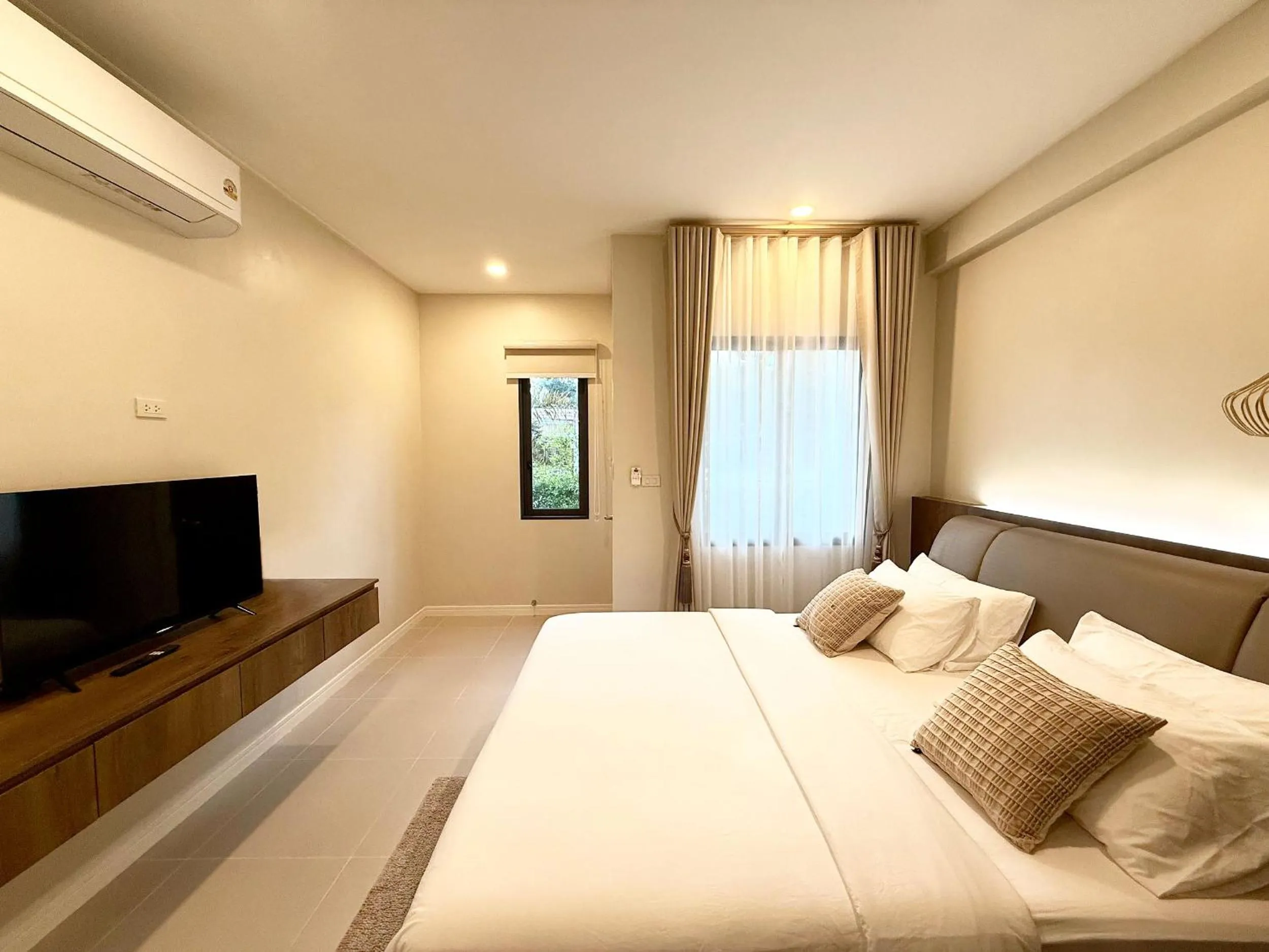 Bed in Sabaii Bay Resort