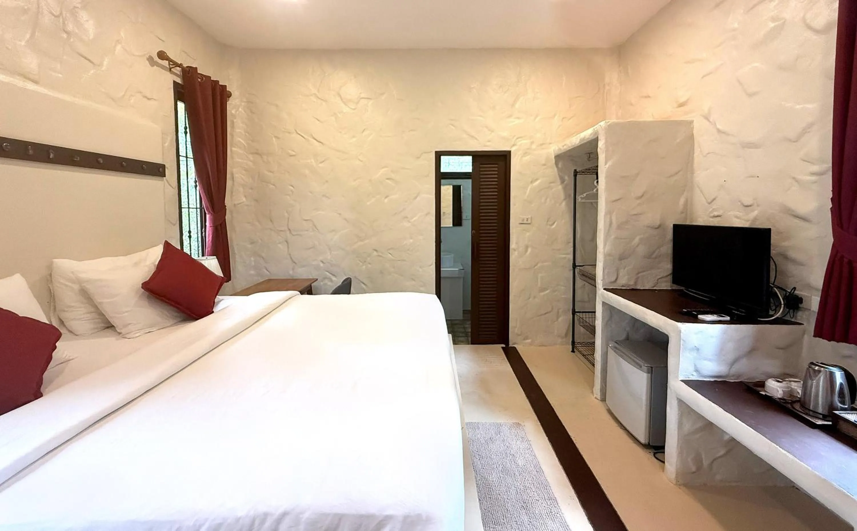 Photo of the whole room, Bed in Sabaii Bay Resort