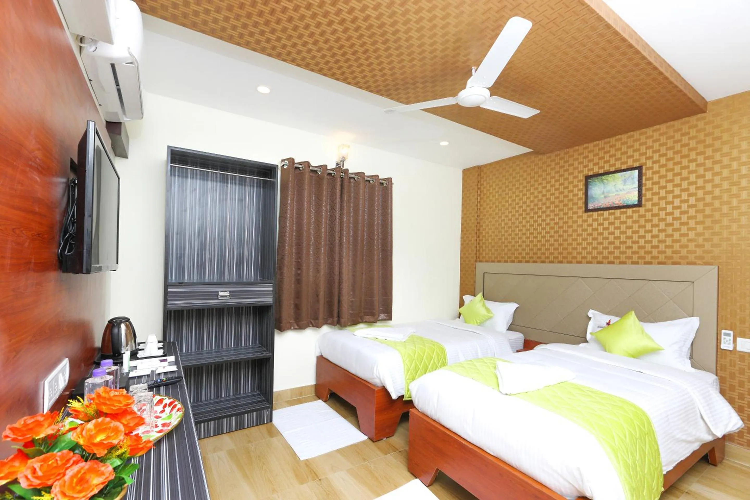 Photo of the whole room, Bed in Royal Grand