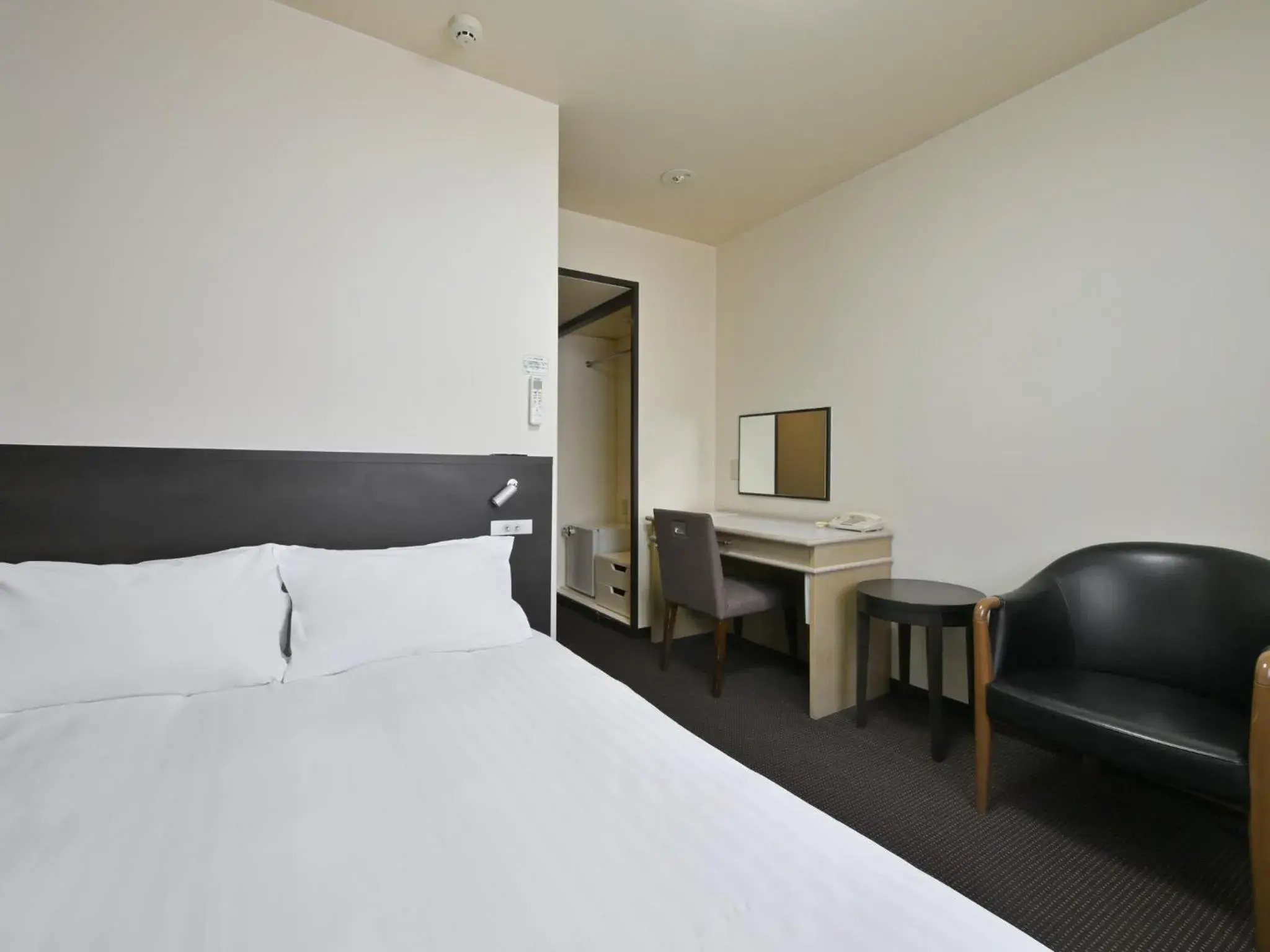 Double Room with Small Double Bed - Annex - Non-Smoking in Takamatsu Kokusai Hotel Double Room with Small Double Bed - Annex - Non-Smoking in Takamatsu Kokusai Hotel