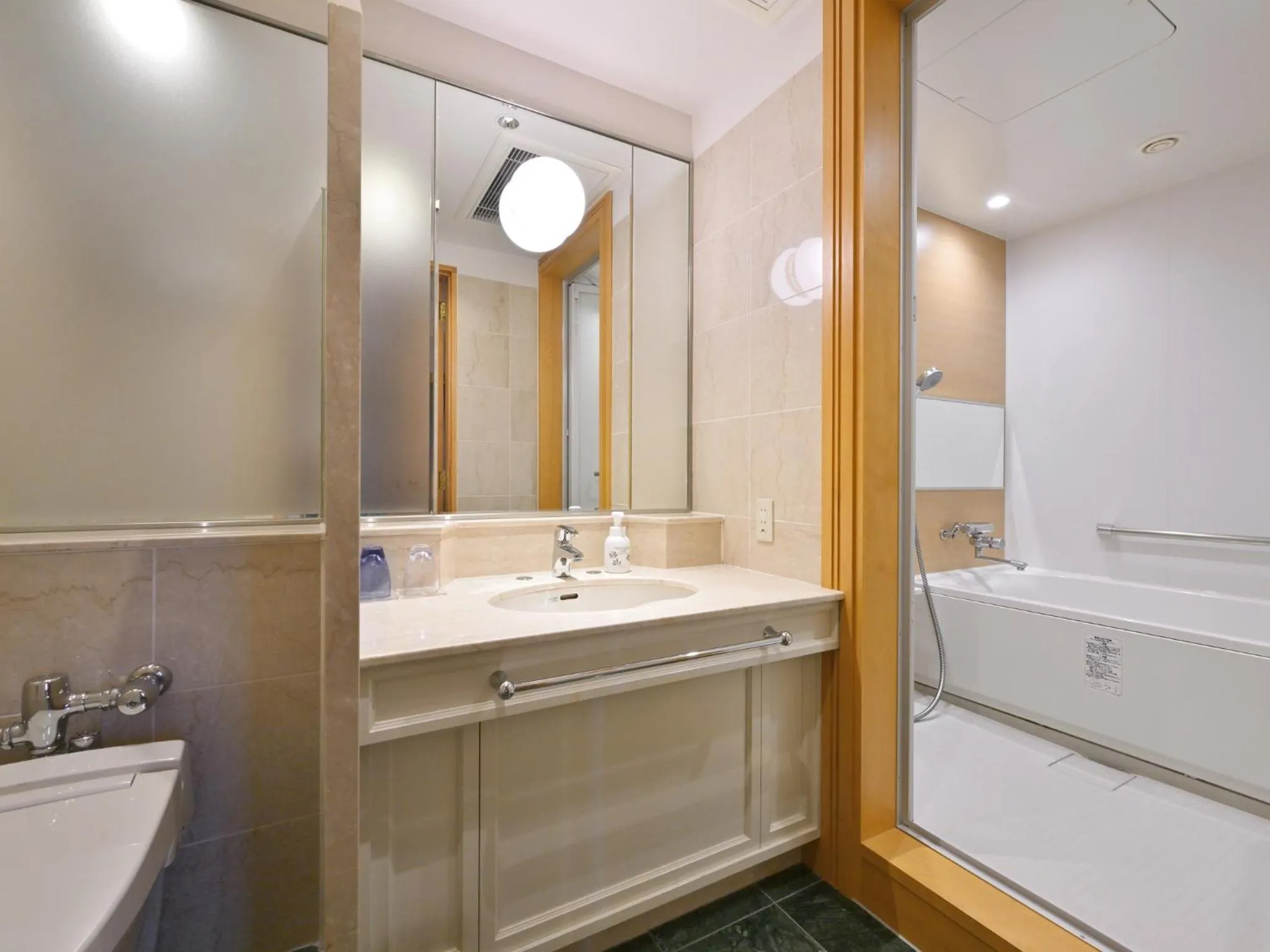 Photo of the whole room in Takamatsu Kokusai Hotel