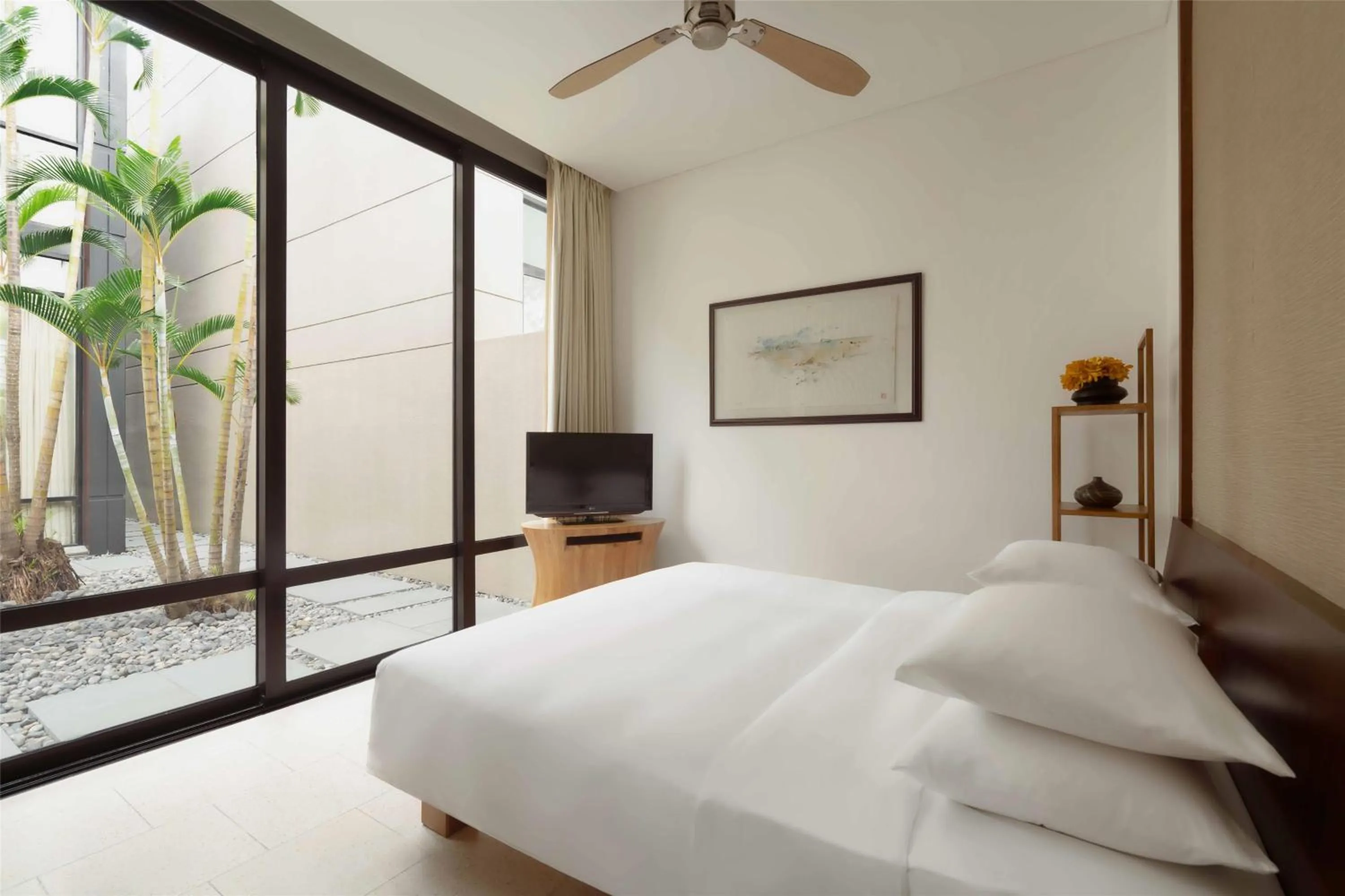 Photo of the whole room, Bed in Hyatt Regency Danang Resort and Spa