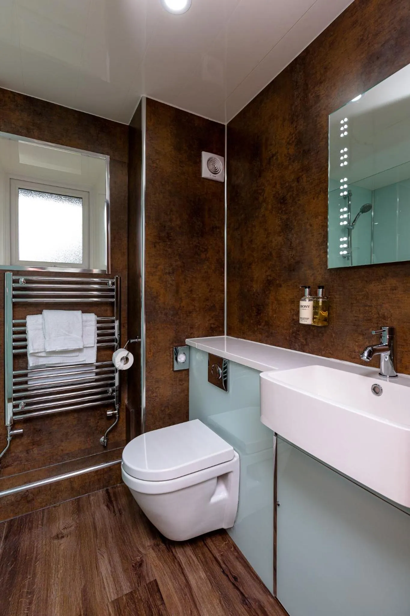 Toilet in The Melbreak Hotel