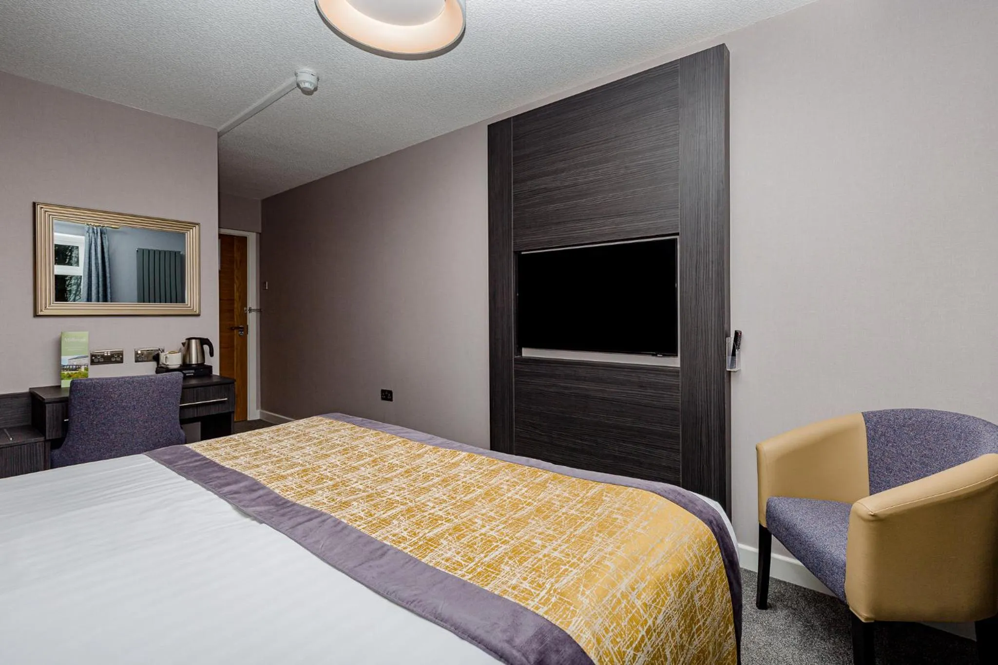 TV and multimedia, Bed in The Melbreak Hotel