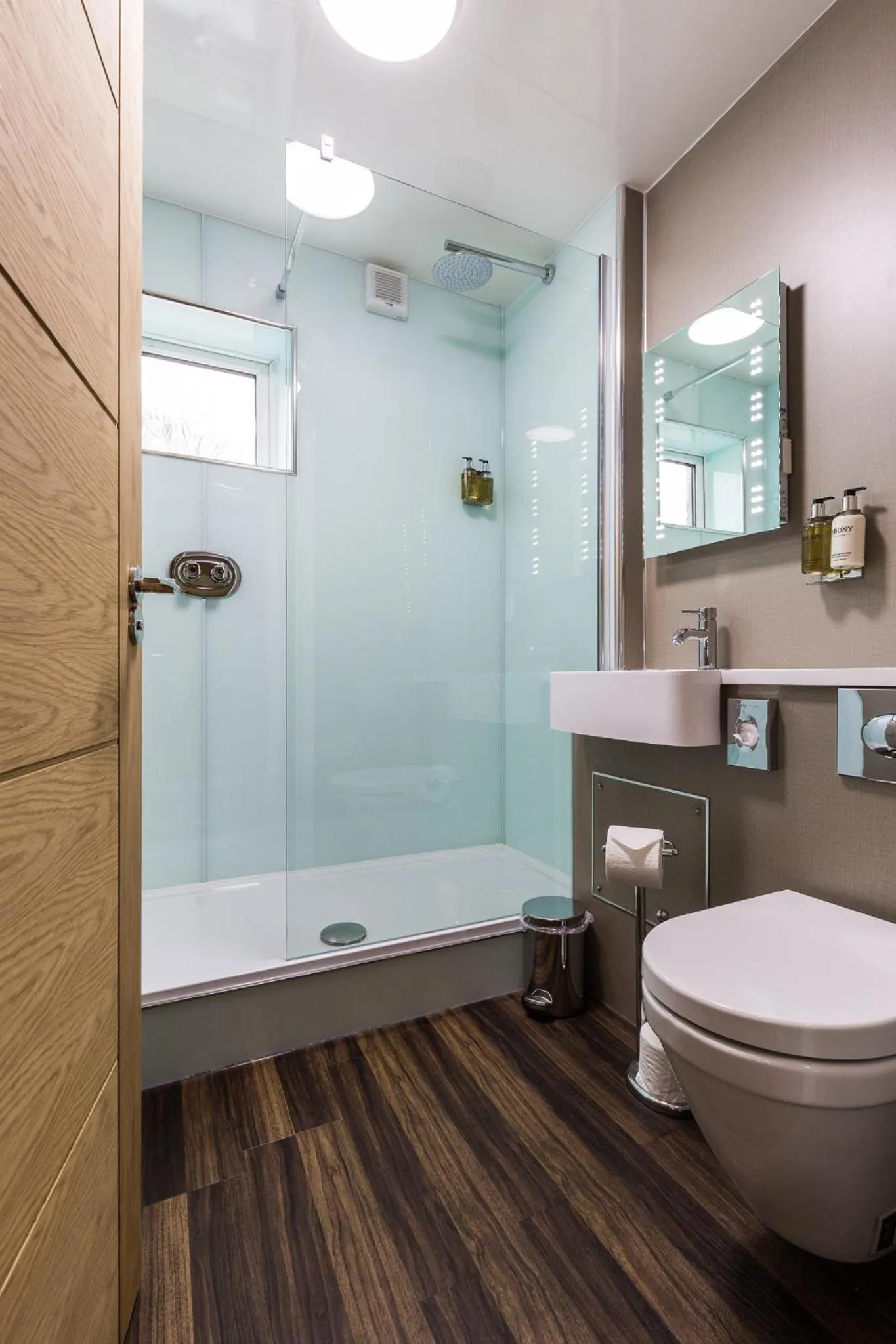 Bathroom in The Melbreak Hotel