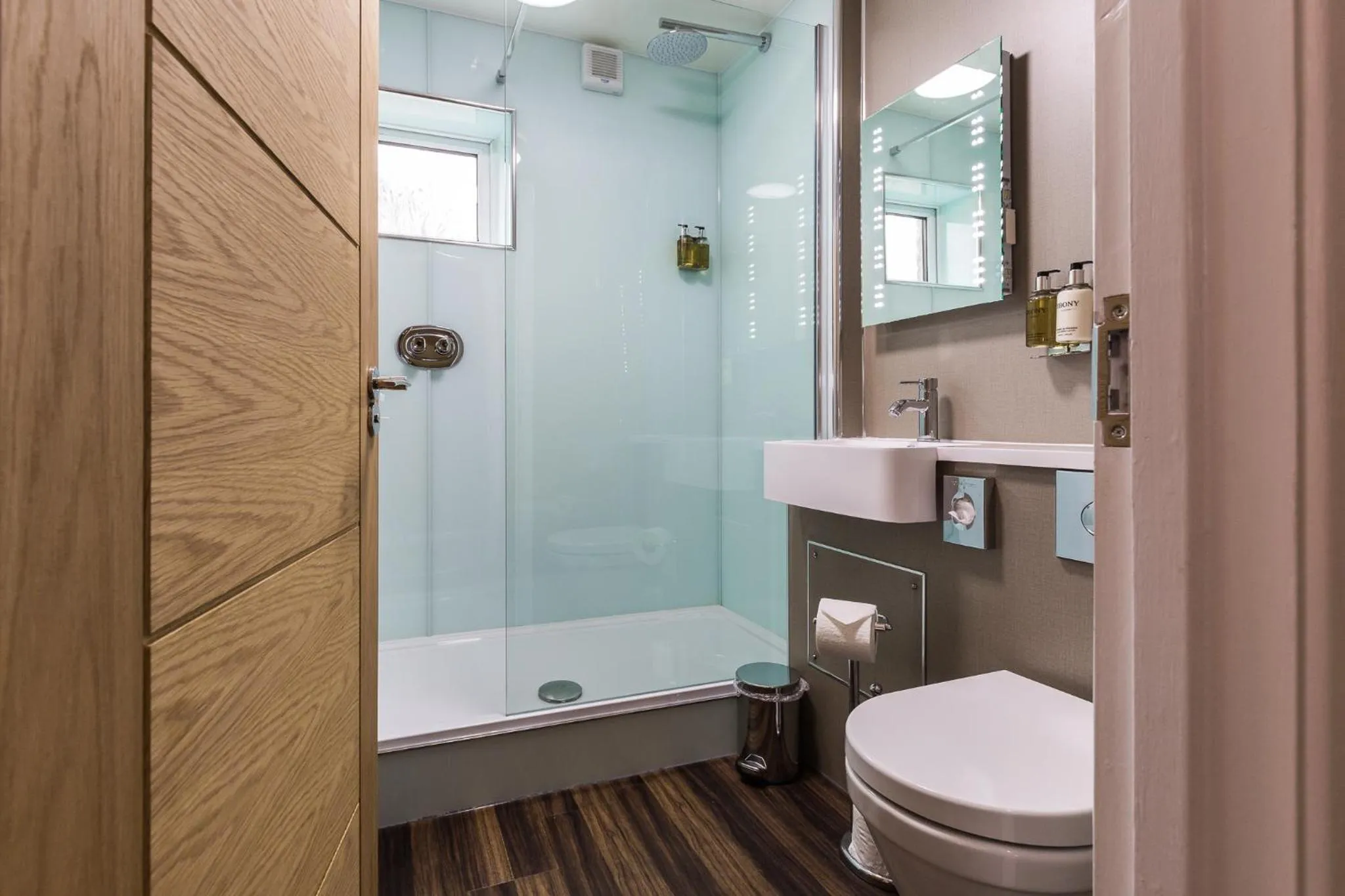 Bathroom in The Melbreak Hotel