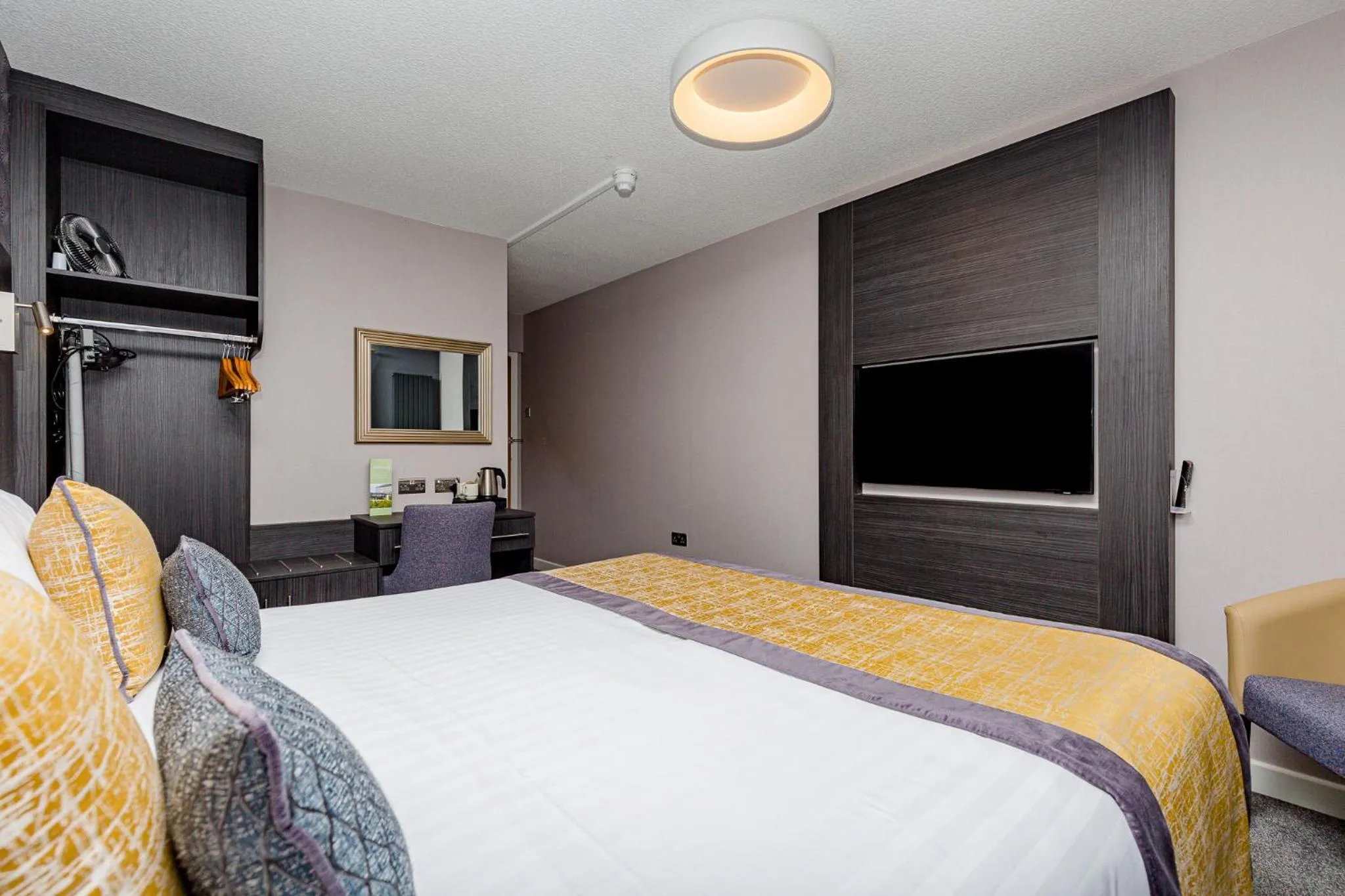 TV and multimedia, Bed in The Melbreak Hotel