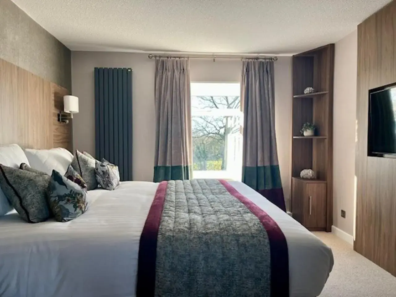 Deluxe King Suite in The Melbreak Hotel Deluxe King Suite in The Melbreak Hotel