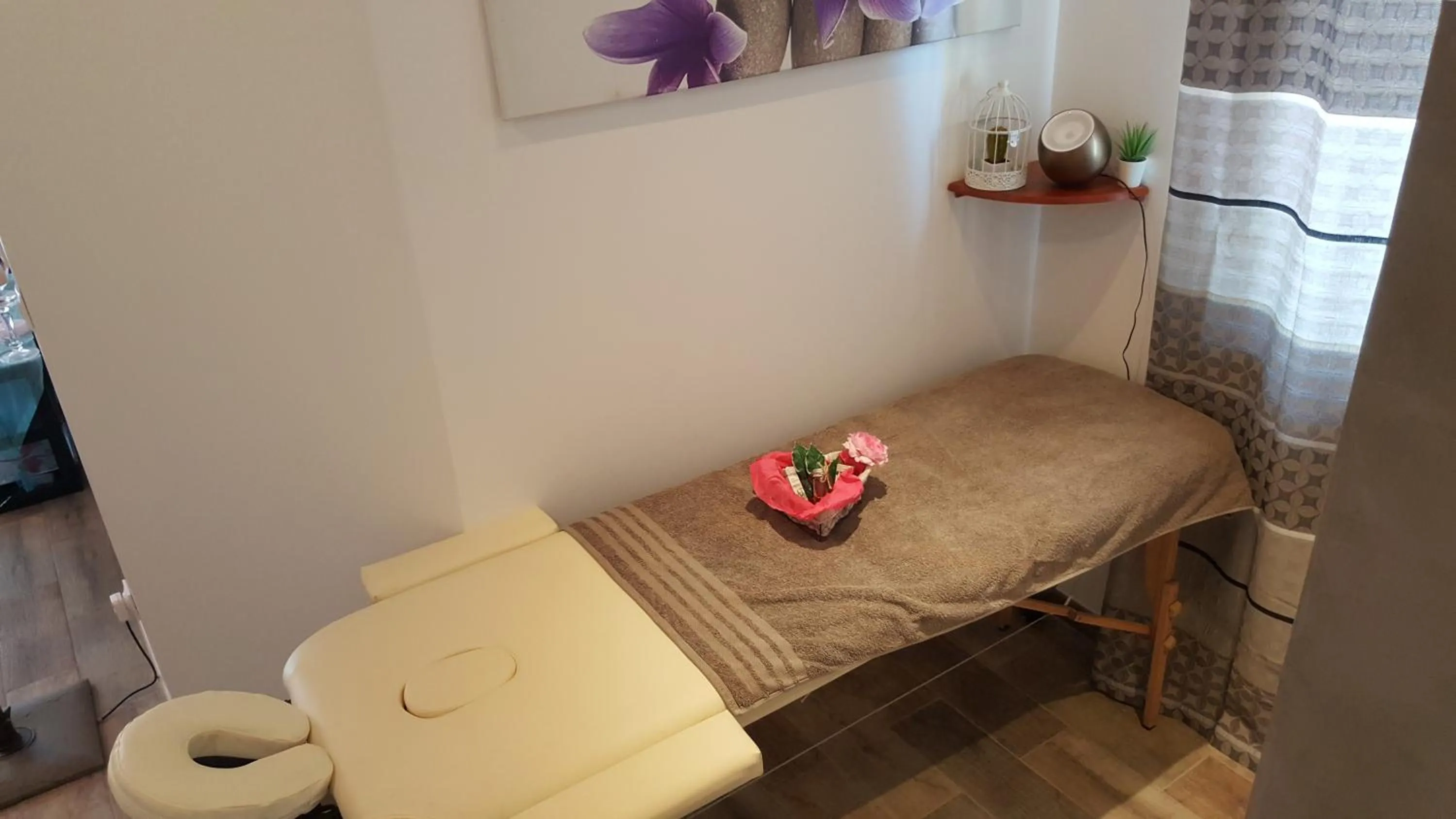 Massage in Le Mas Romantique avec Jacuzzi et Sauna privé