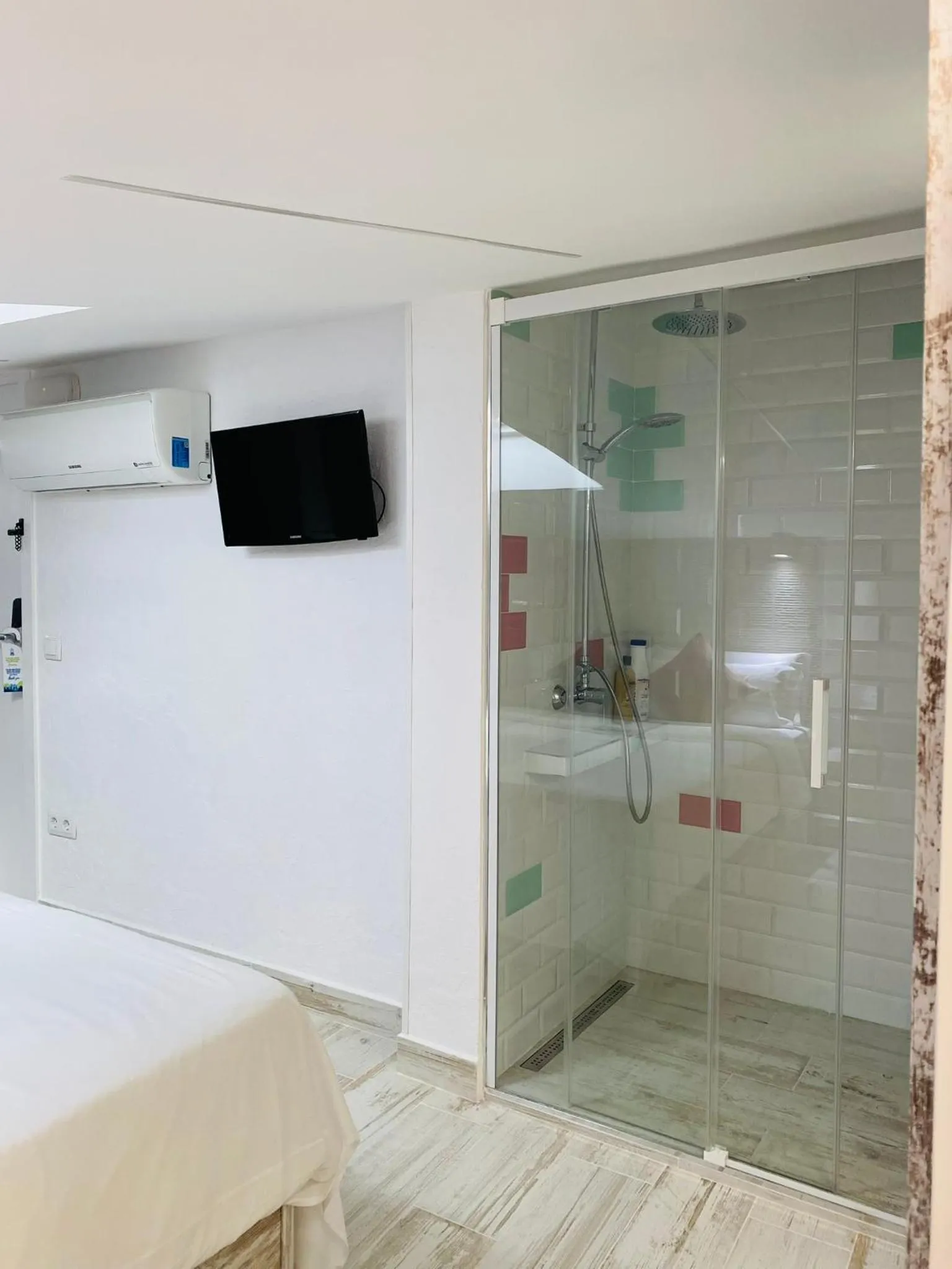 Shower in T-Homes - Cuenca