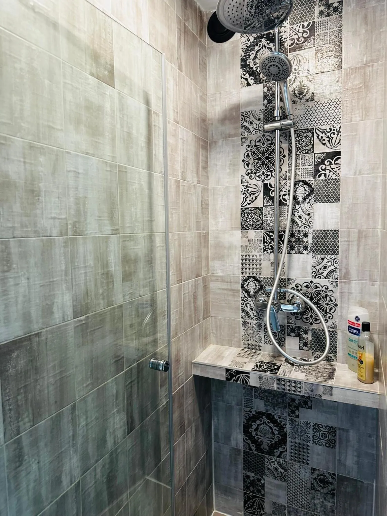 Shower in T-Homes - Cuenca