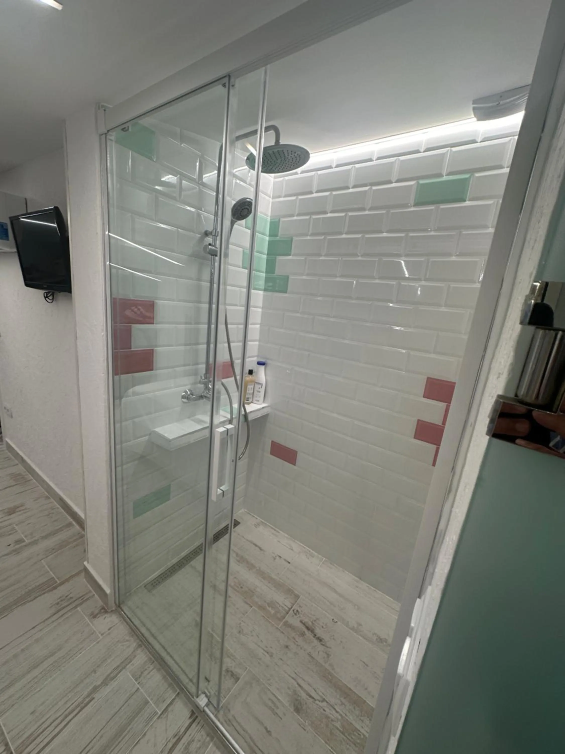 Shower in T-Homes - Cuenca