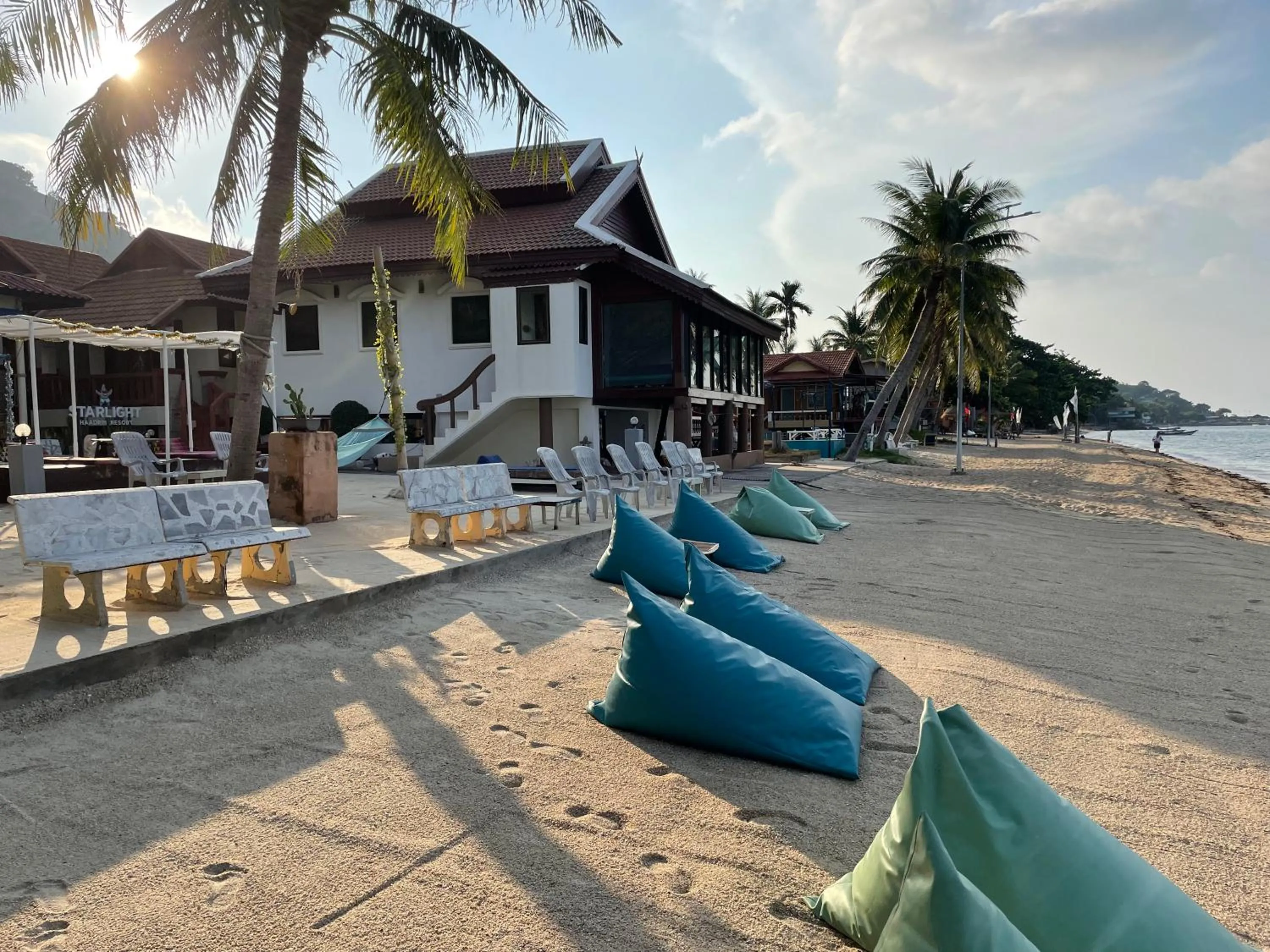 Beach in Starlight Haadrin Resort