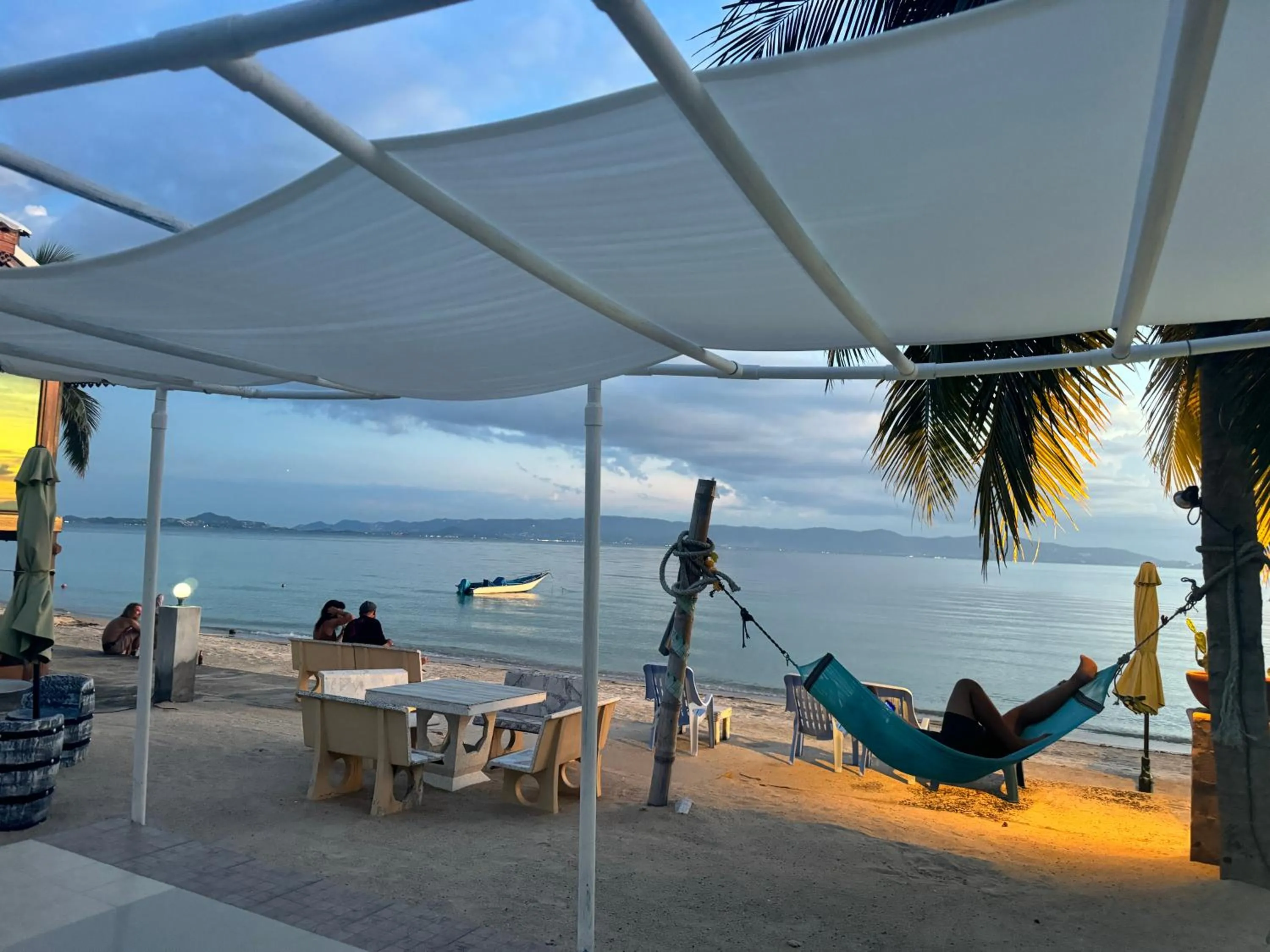 Beach in Starlight Haadrin Resort