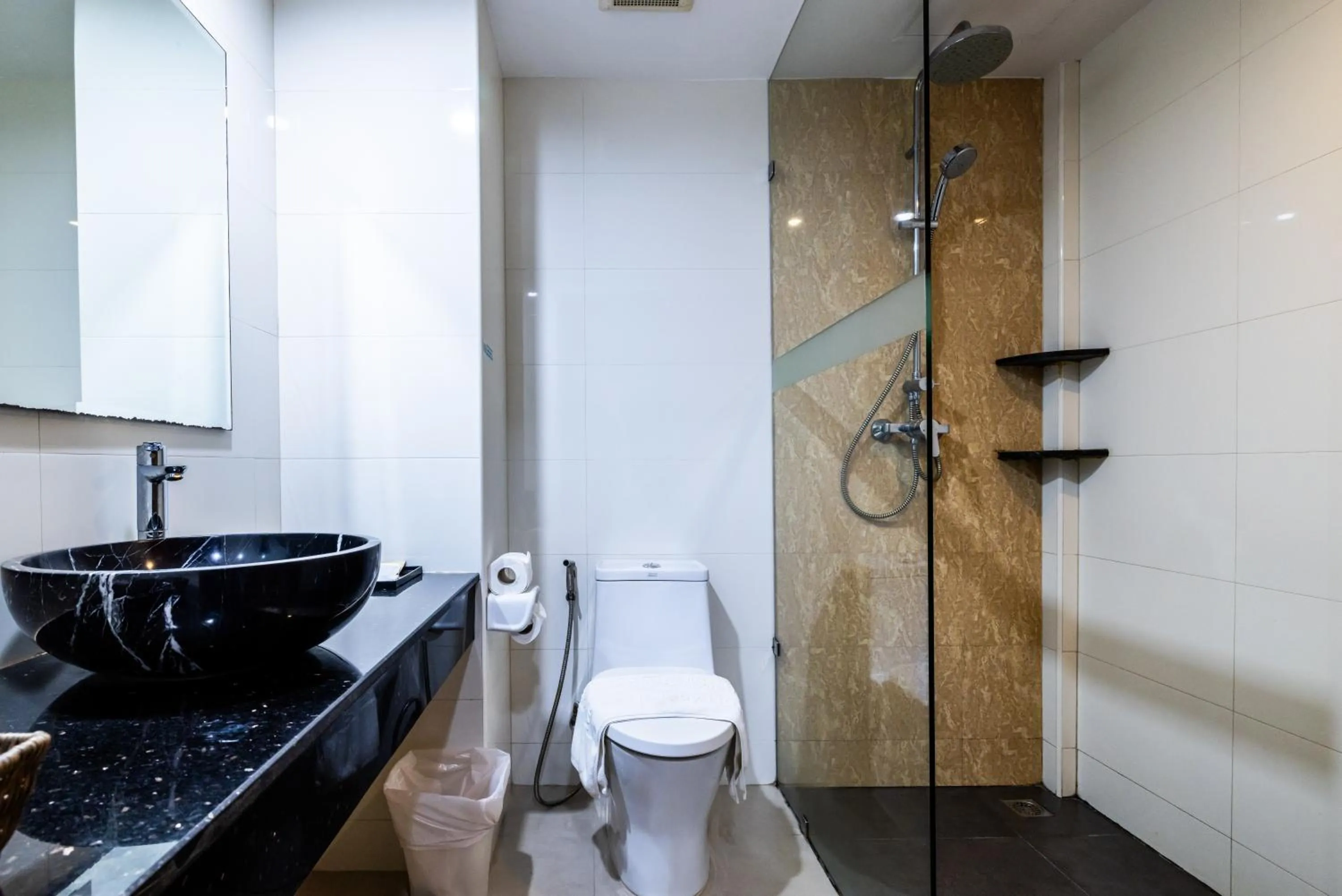 Shower in Phuket Meet Holiday Hotel-Rawai 普吉岛相遇花园度假酒店-拉威店