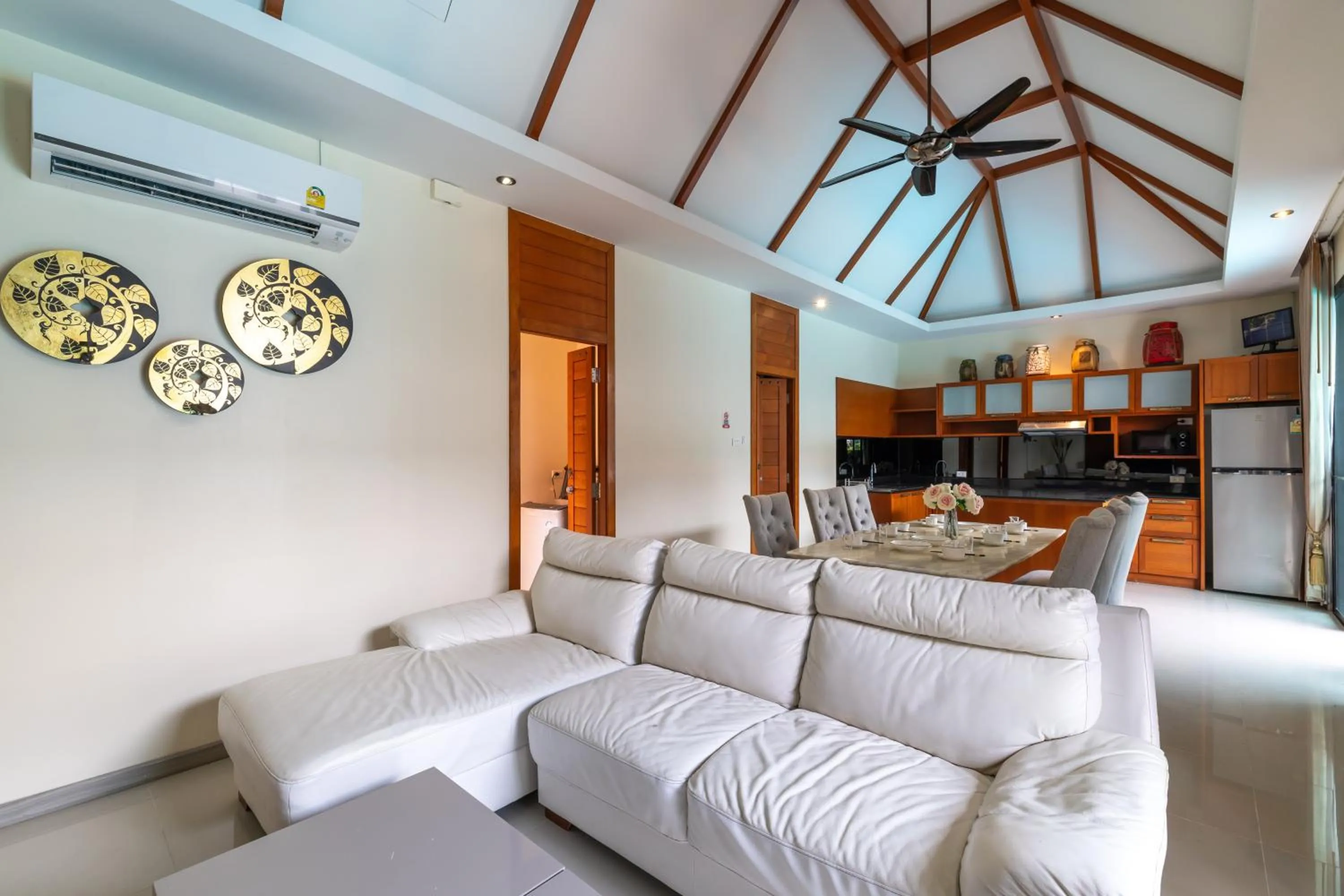 Kitchen or kitchenette in Phuket Meet Holiday Hotel-Rawai 普吉岛相遇花园度假酒店-拉威店