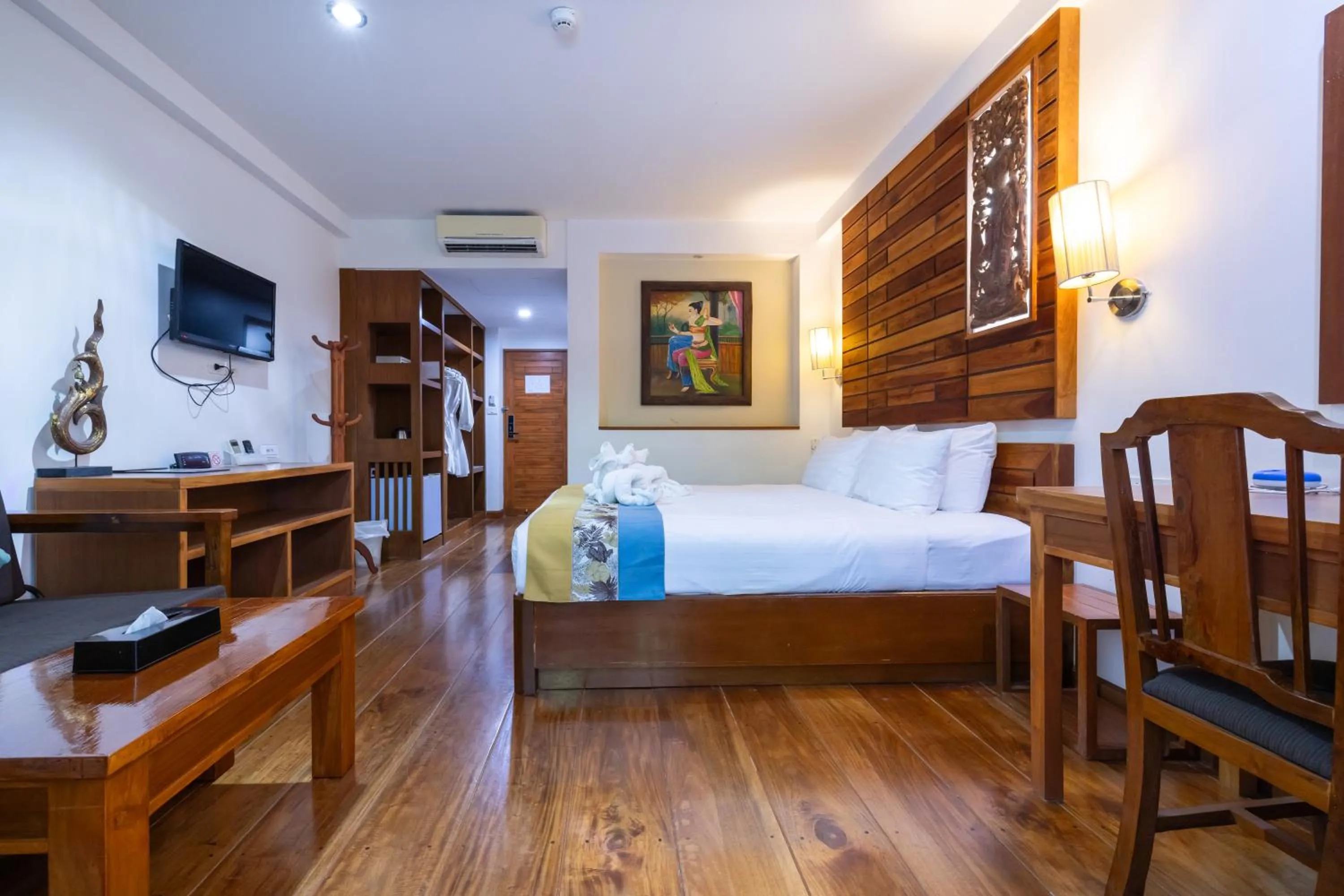 Communal lounge/ TV room, Bed in Phuket Meet Holiday Hotel-Rawai 普吉岛相遇花园度假酒店-拉威店