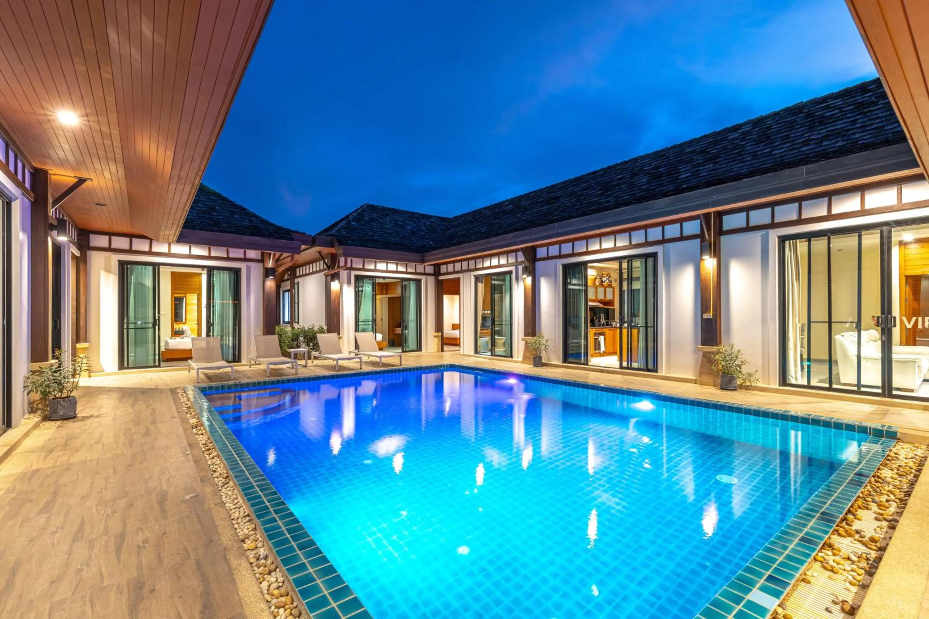 Night in Phuket Meet Holiday Hotel-Rawai 普吉岛相遇花园度假酒店-拉威店