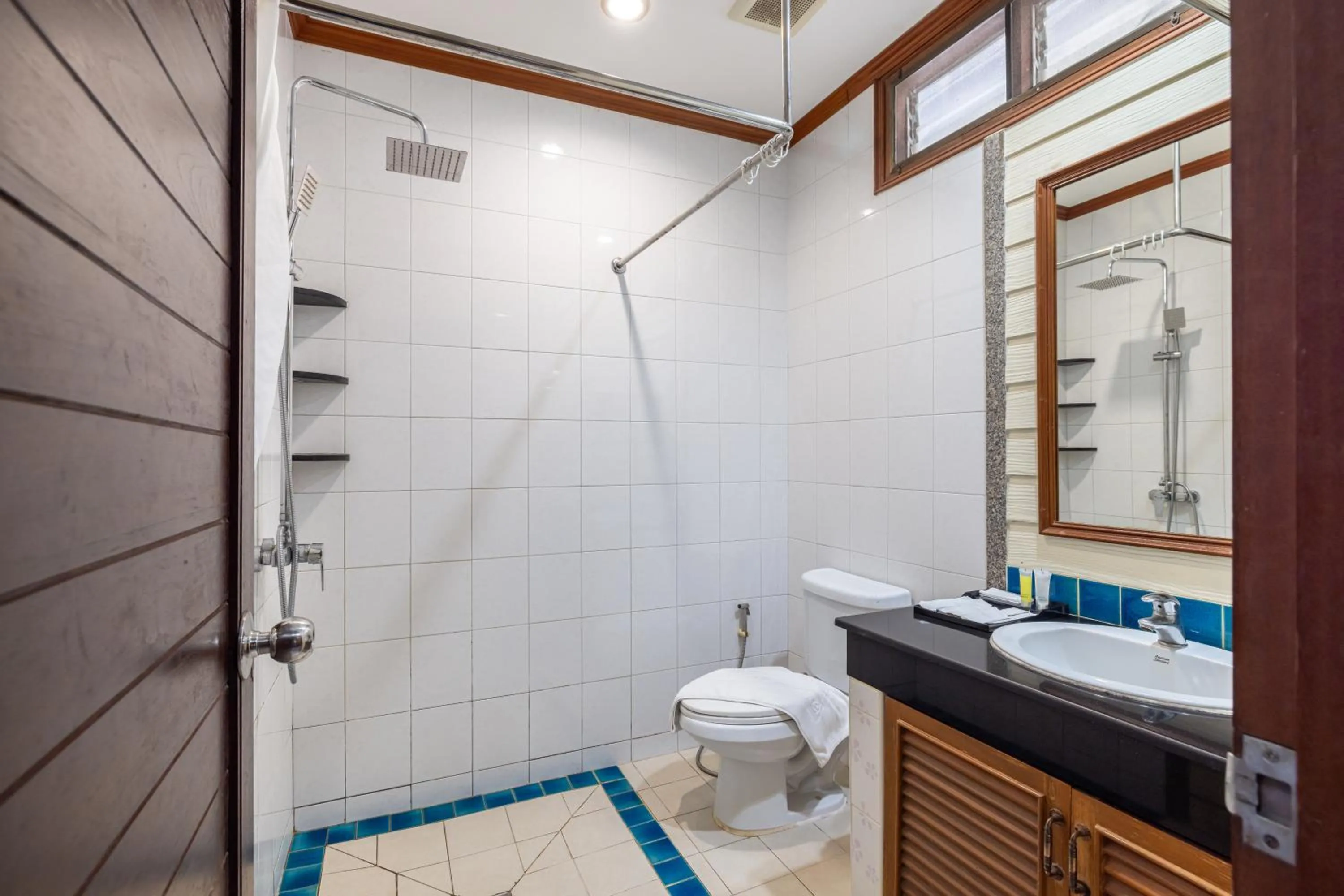 Shower in Phuket Meet Holiday Hotel-Rawai 普吉岛相遇花园度假酒店-拉威店
