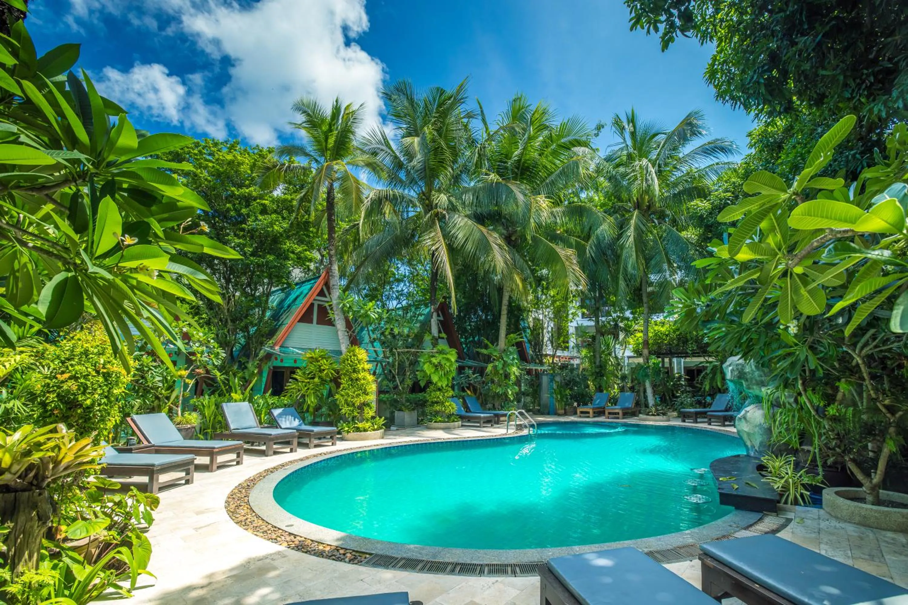 Spring in Phuket Meet Holiday Hotel-Rawai 普吉岛相遇花园度假酒店-拉威店