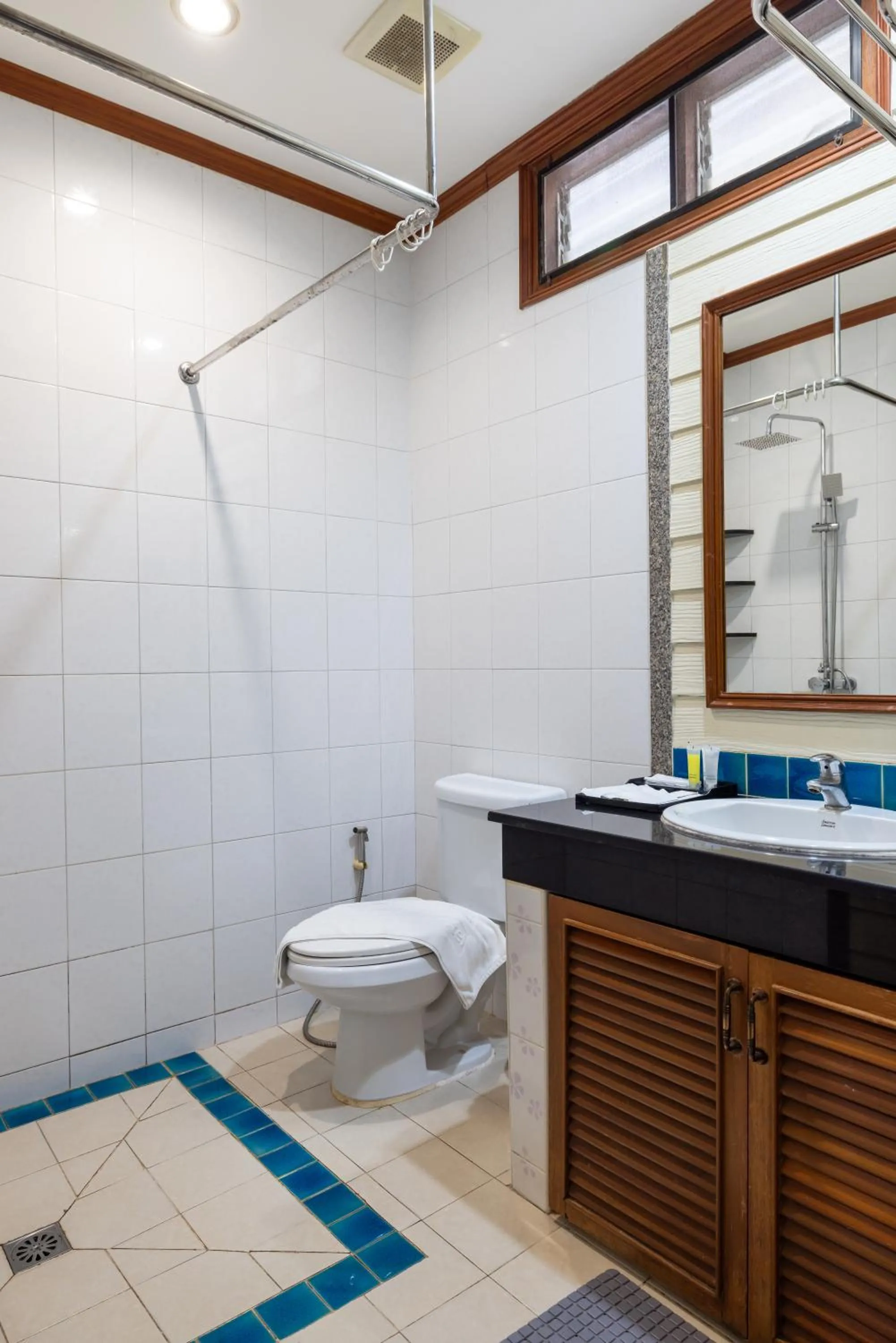 Shower in Phuket Meet Holiday Hotel-Rawai 普吉岛相遇花园度假酒店-拉威店