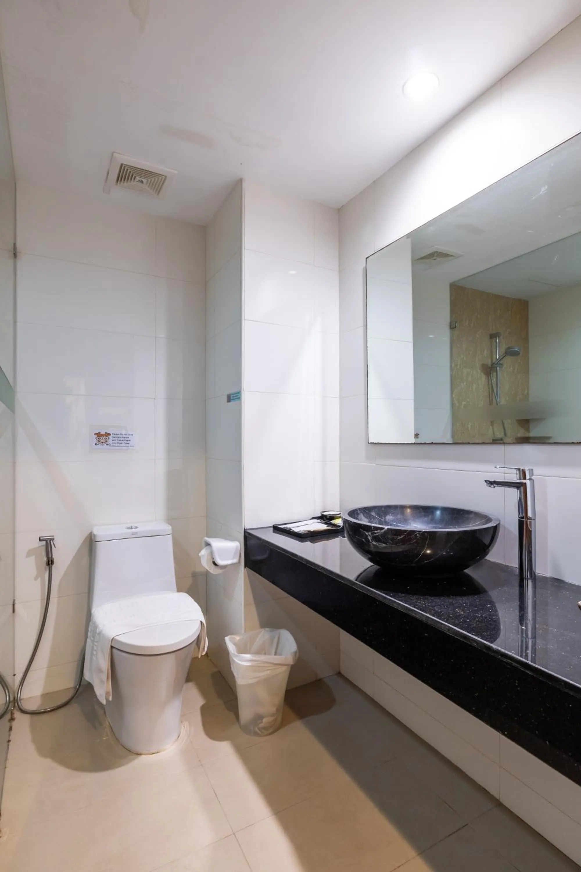 Shower in Phuket Meet Holiday Hotel-Rawai 普吉岛相遇花园度假酒店-拉威店