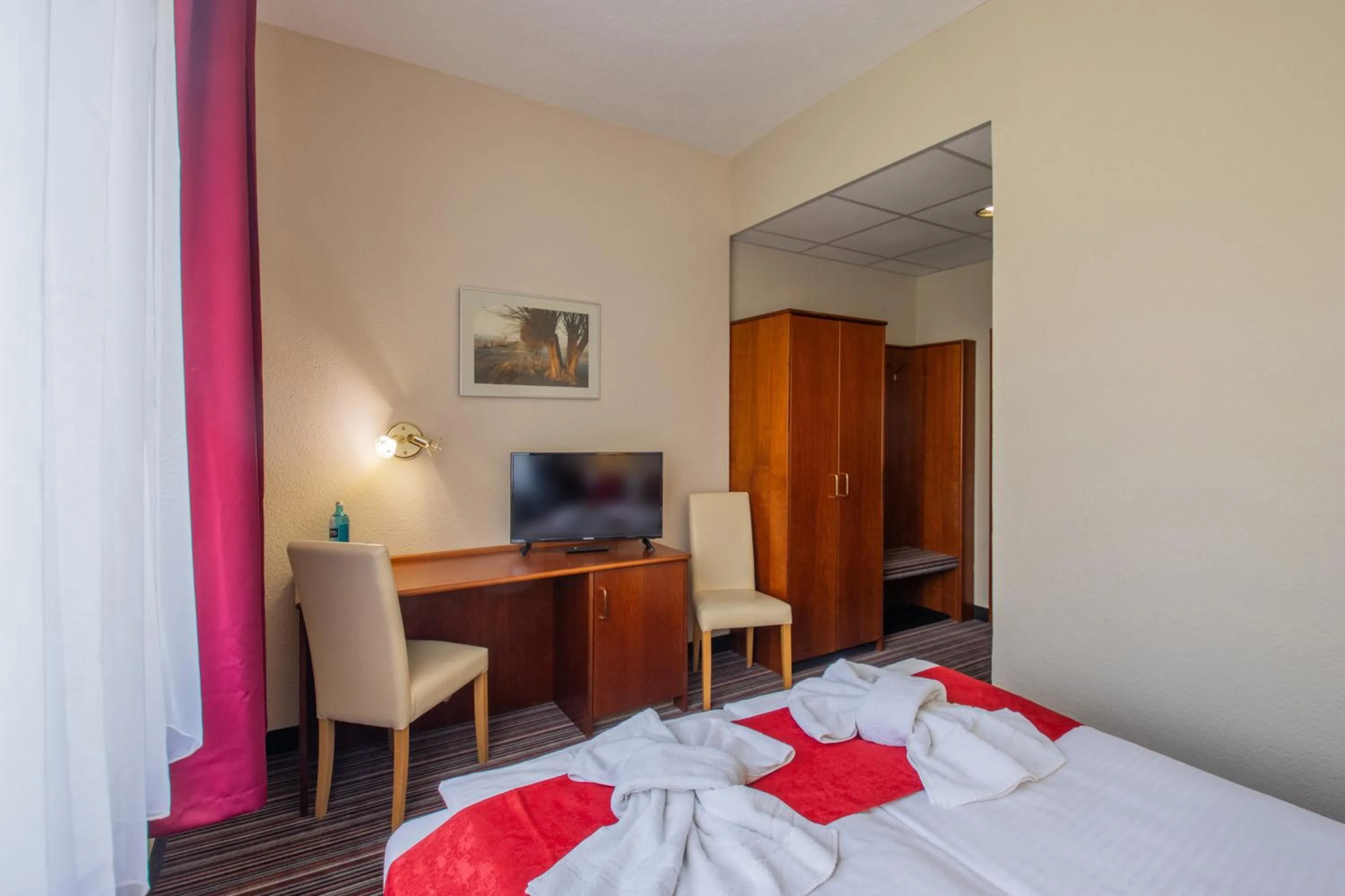 Photo of the whole room, Bed in Seehotel Brandenburg an der Havel