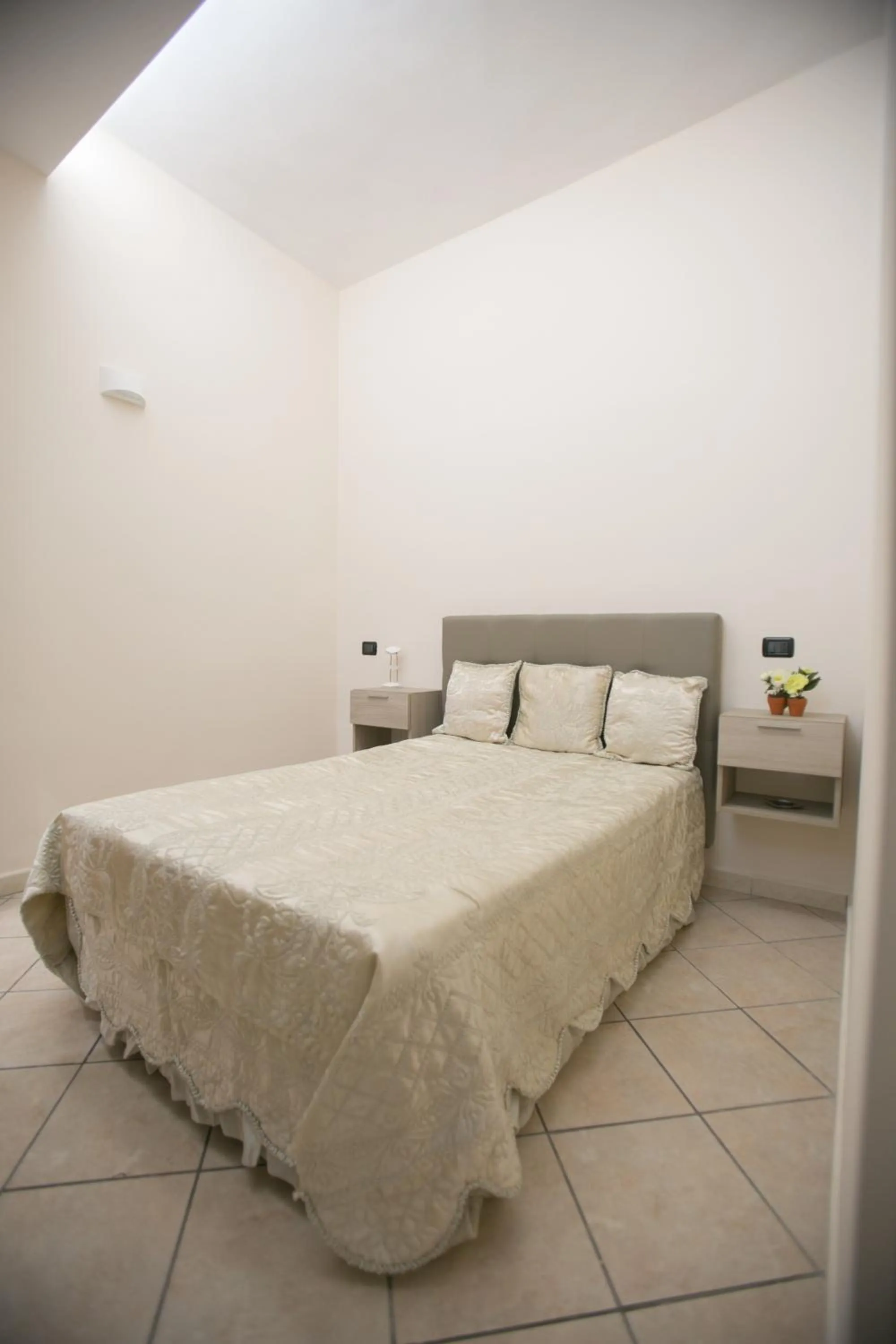 Photo of the whole room, Bed in Hotel la Fenice