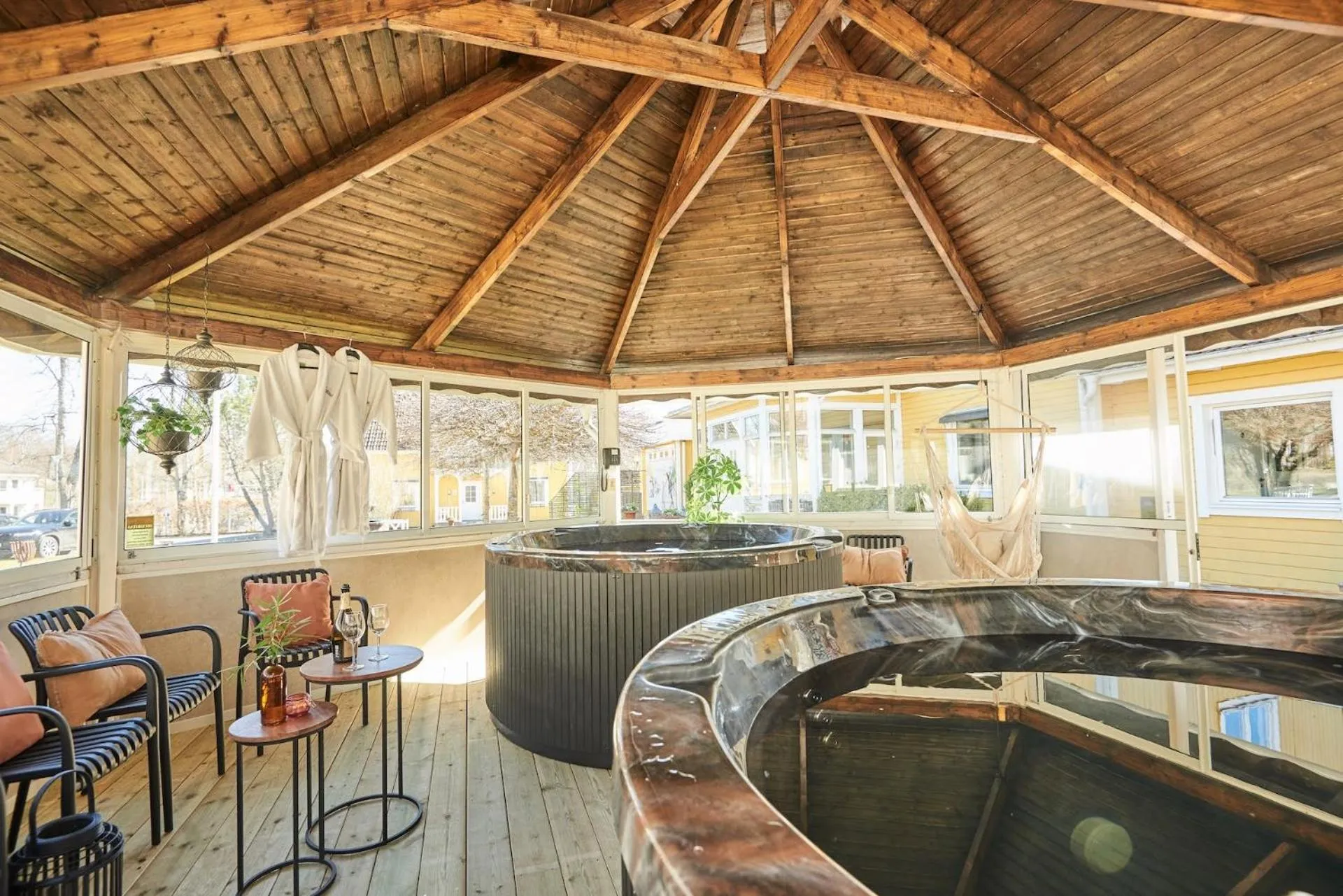 Pool view in Hotell Björkhaga