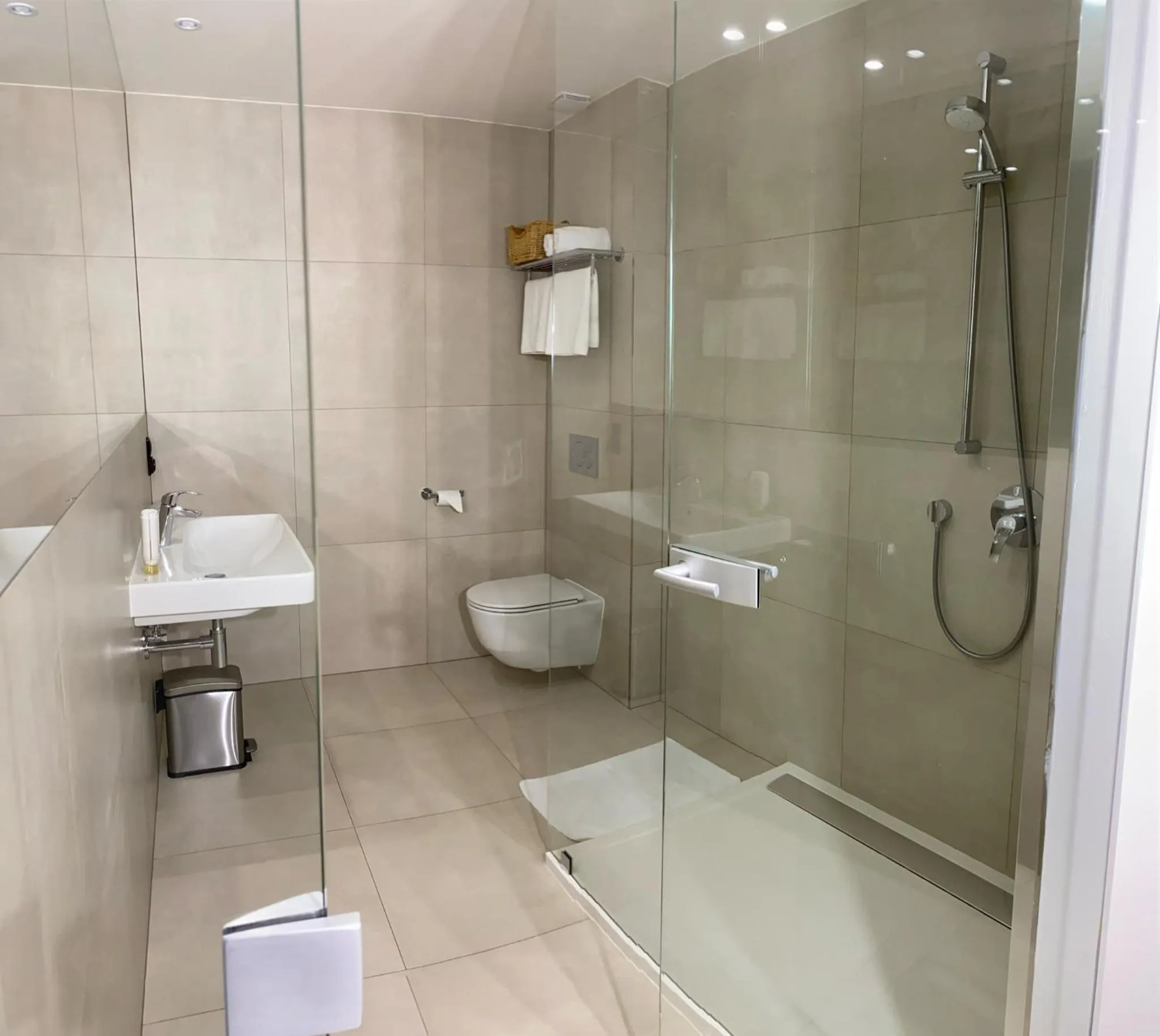 Shower in Rozmaryn Hotel B&B