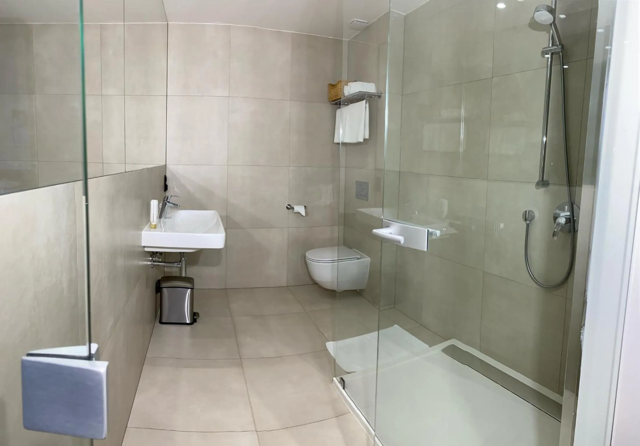 Shower in Rozmaryn Hotel B&B