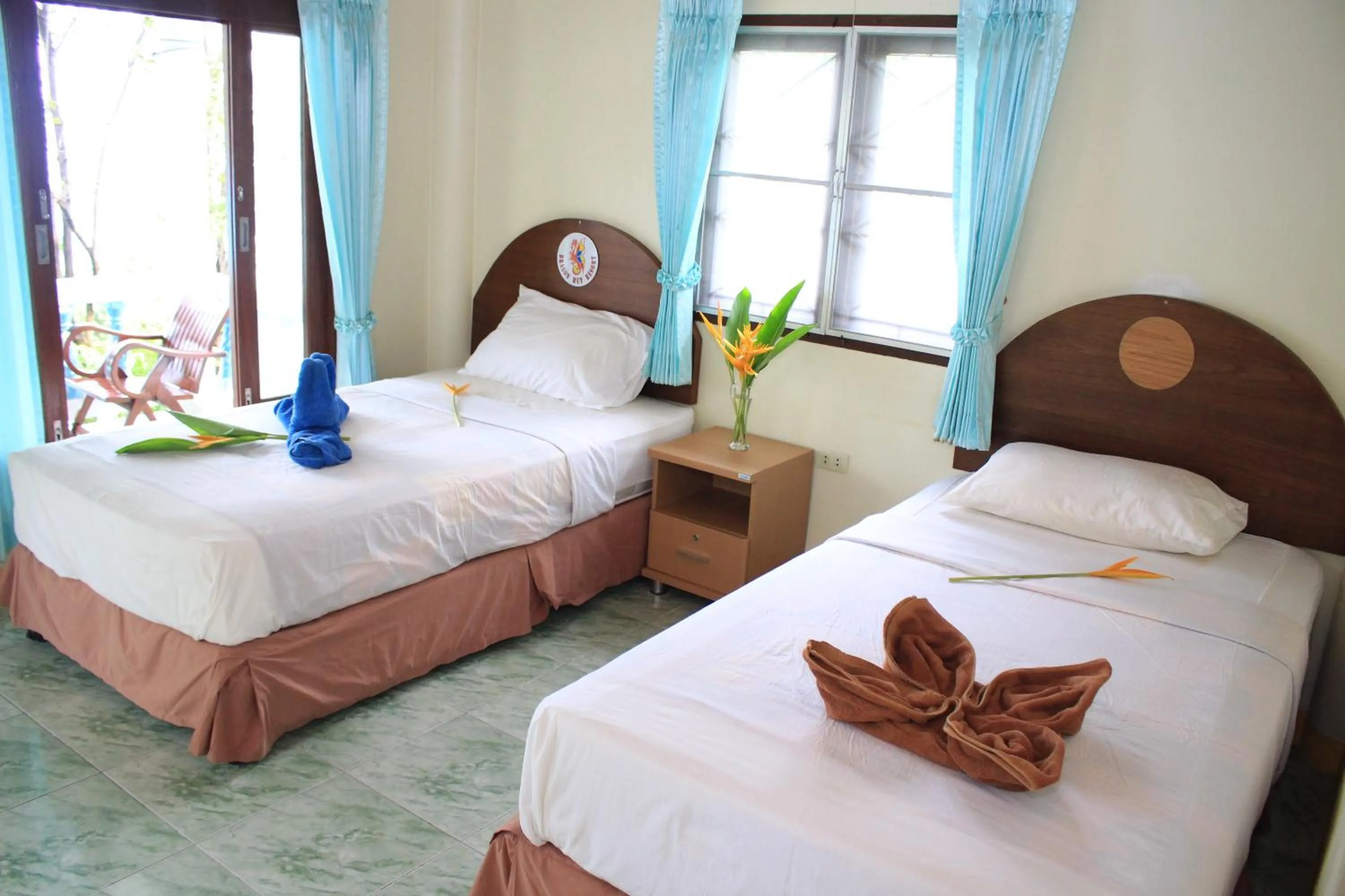 Bed in Dragon Hut Resort