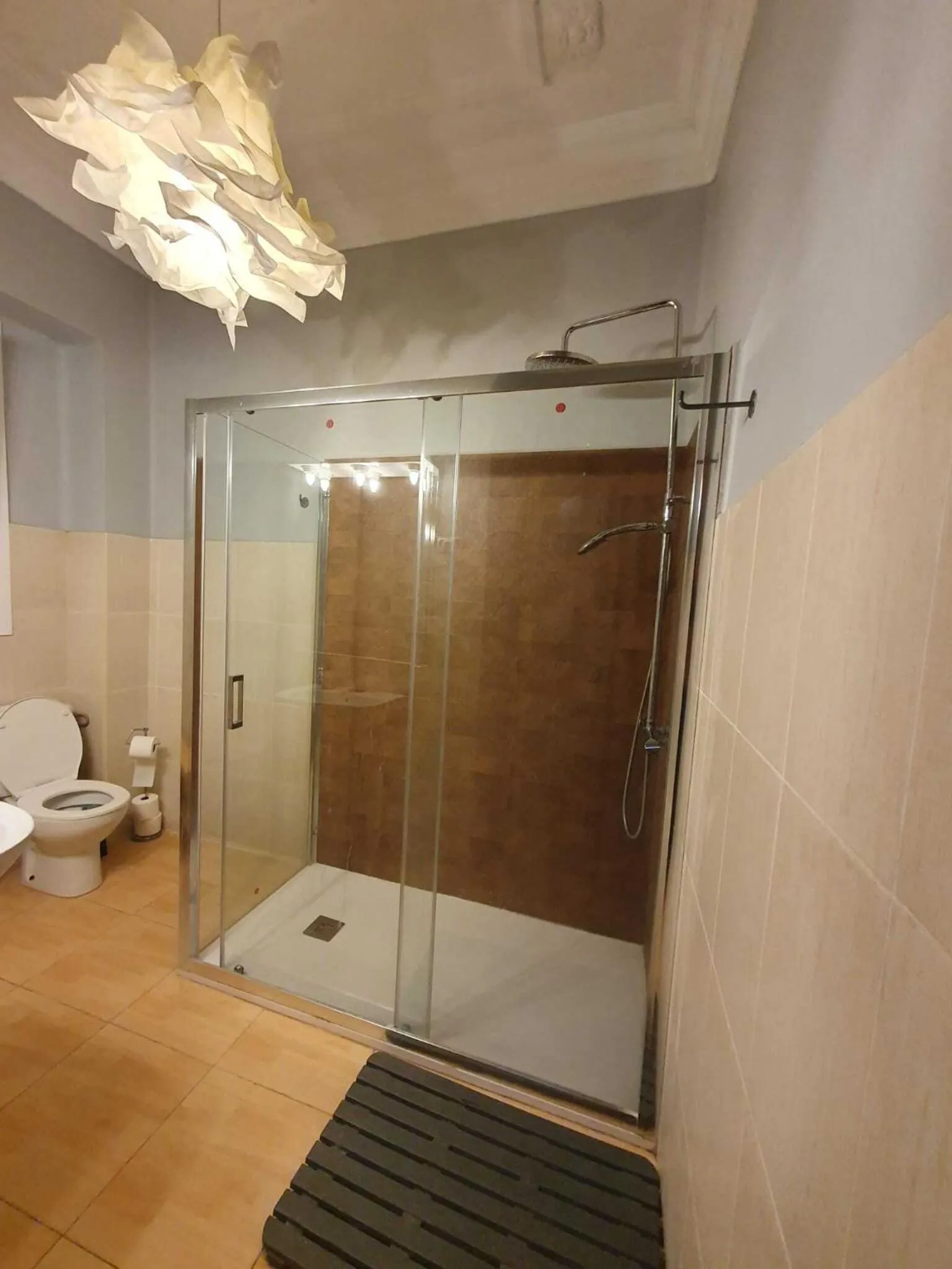 Bathroom in Russafa Youth Hostel