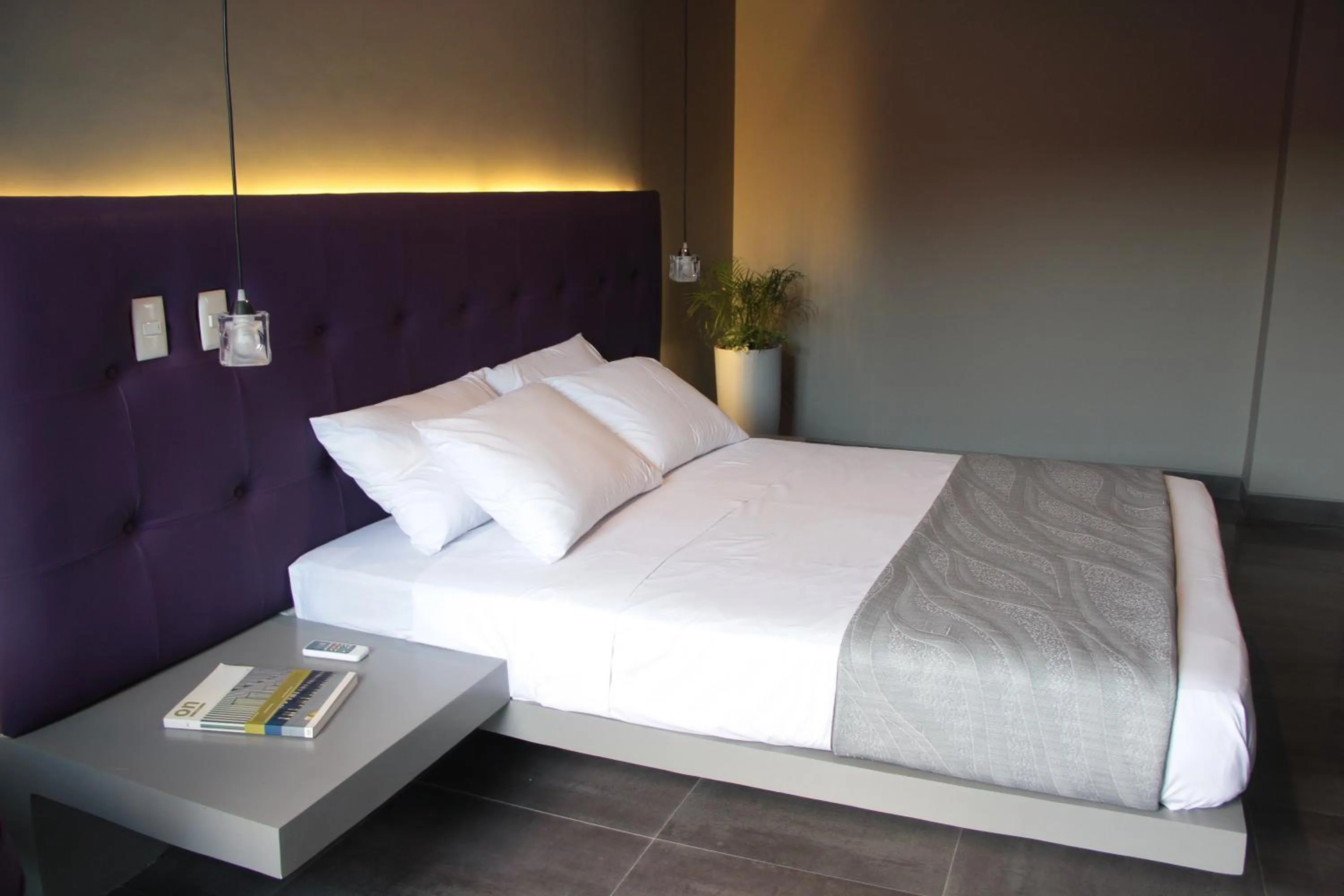 Shower, Bed in Hotel G